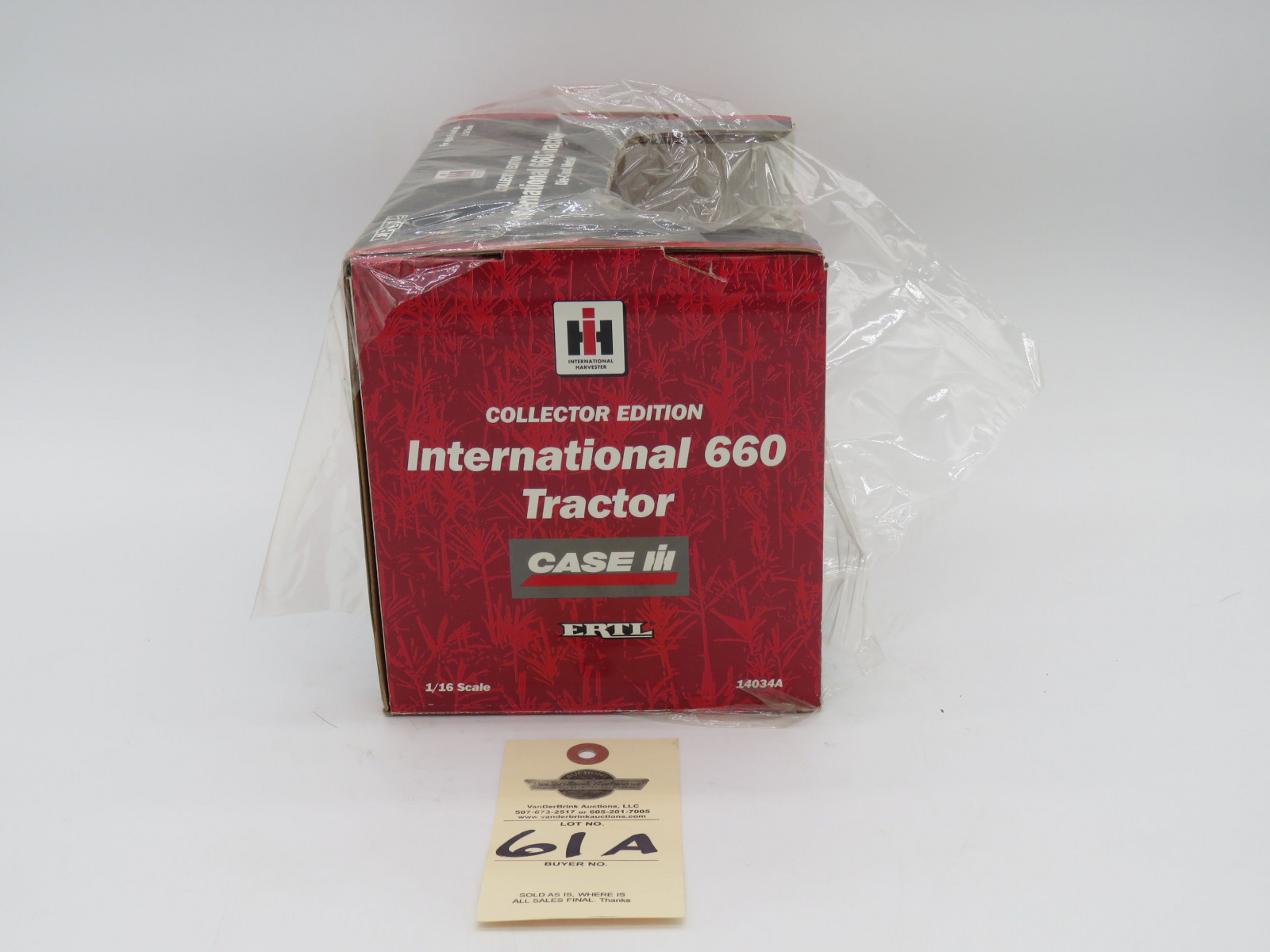 2000 (LP) COLLECTOR EDITION ERTL  INTERNATIONAL 660 TRACTOR 1/16 SCALE - Image 5