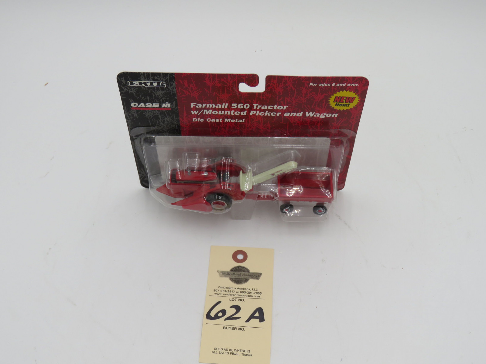 ERTL CASE IH FARMALL 560 TRACTOR W/ MOUNTED PICKER AND WAGON DIE CAST METAL 1/64 - Image 2