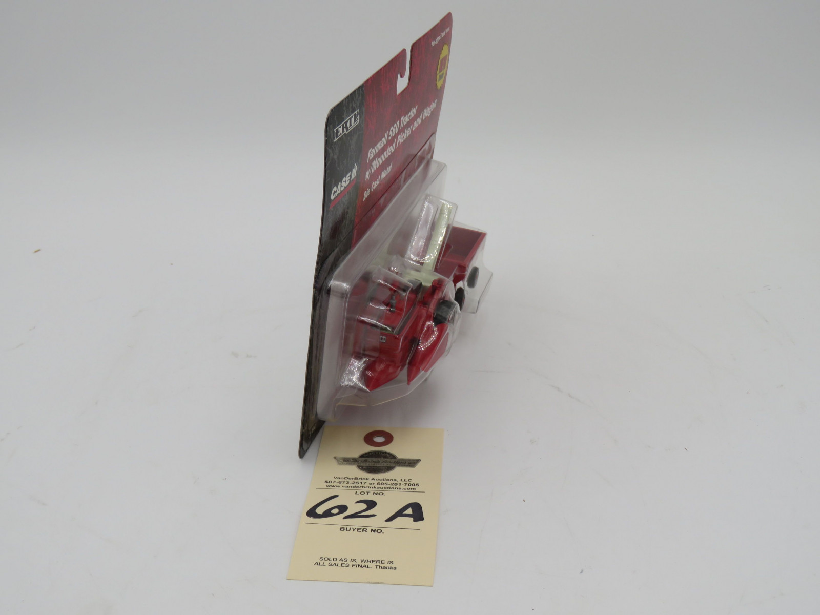 ERTL CASE IH FARMALL 560 TRACTOR W/ MOUNTED PICKER AND WAGON DIE CAST METAL 1/64 - Image 6