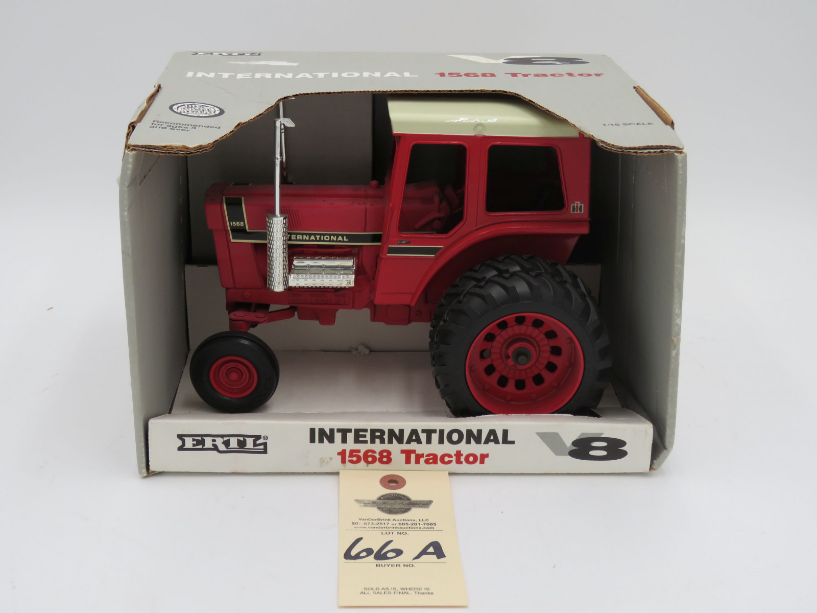 1994 ERTL INTERNATIONAL 1568 TRACTOR V8 ERTL 1/16 SCALE