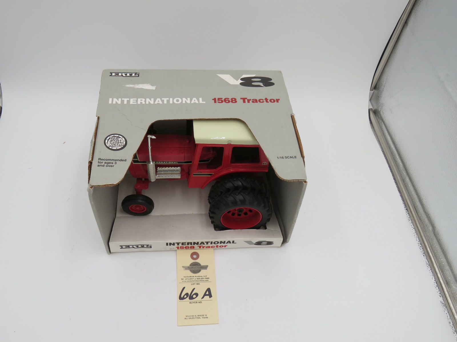 1994 ERTL INTERNATIONAL 1568 TRACTOR V8 ERTL 1/16 SCALE