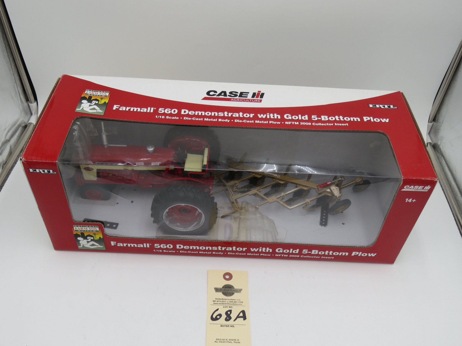 2008 ERTL FARMALL 560 DEMONSTRATOR WITH GOLD 5-BOTTOM PLOW BOX HAS BEEN OPENED NATIONAL FARM TOY MUSEUM  1/16TH SCALE Die-Cast - Image 2