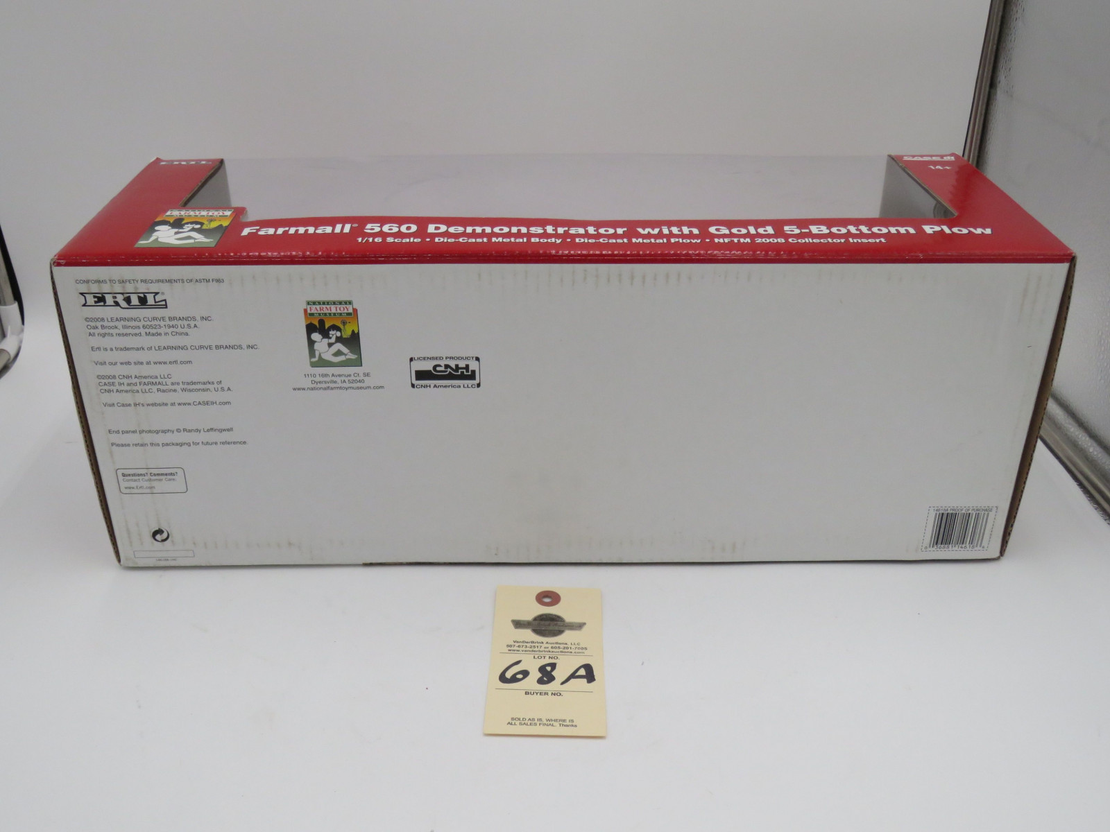 2008 ERTL FARMALL 560 DEMONSTRATOR WITH GOLD 5-BOTTOM PLOW BOX HAS BEEN OPENED NATIONAL FARM TOY MUSEUM  1/16TH SCALE Die-Cast - Image 6