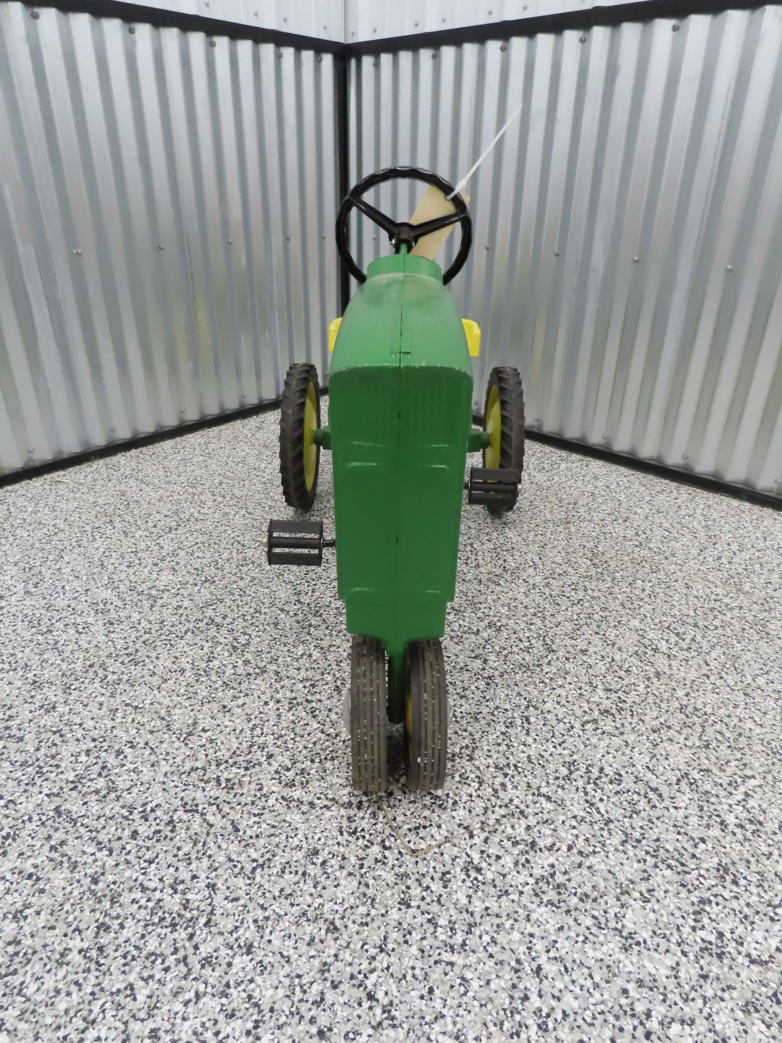 Ertl John Deere  20 Cast Iron Pedal Tractor Mode D-65 - Image 2