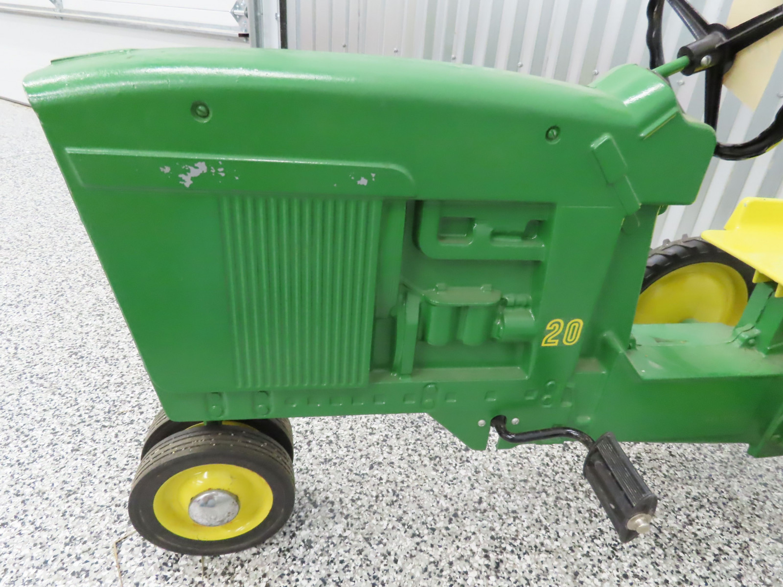 Ertl John Deere  20 Cast Iron Pedal Tractor Mode D-65 - Image 4