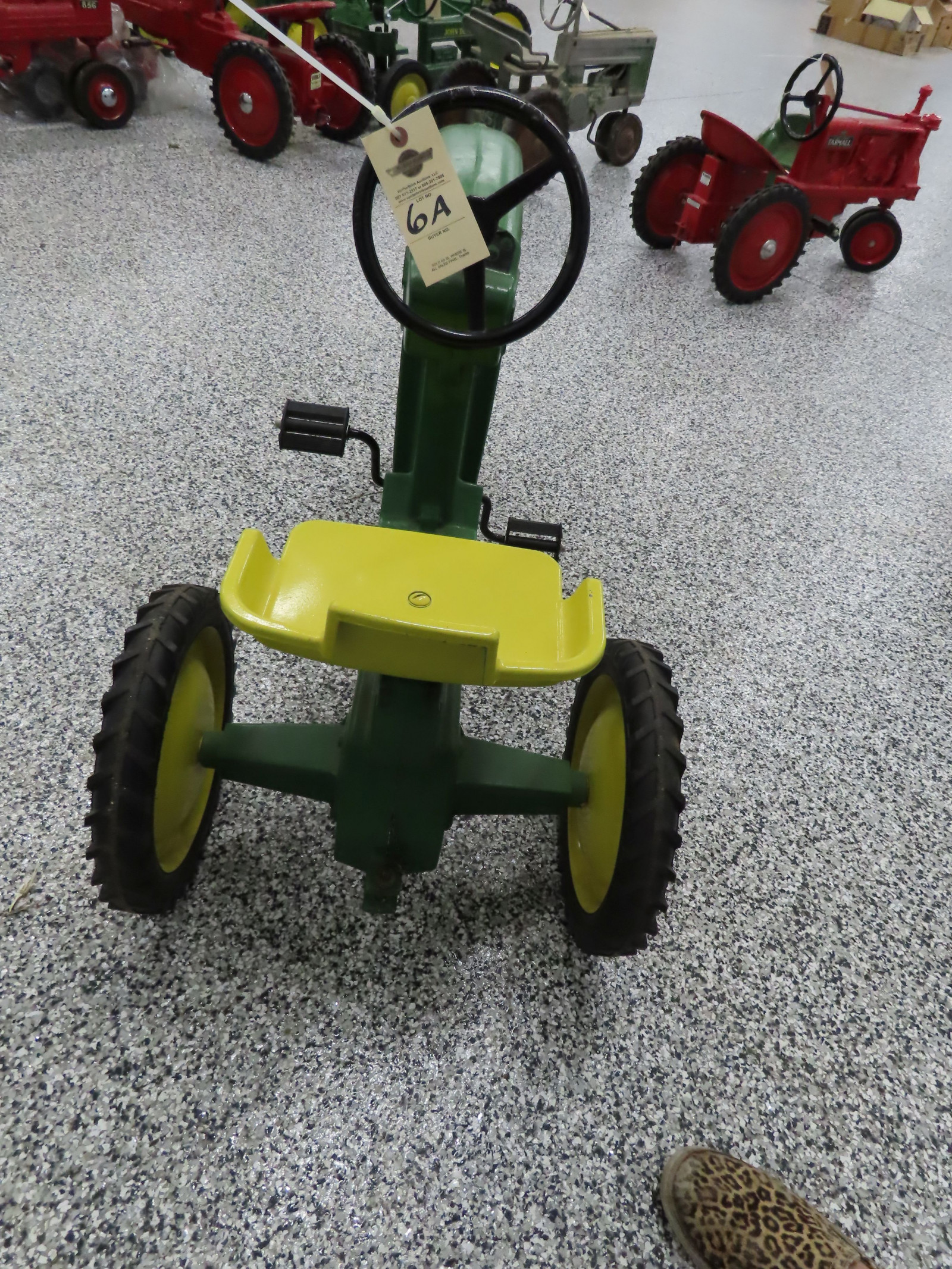 Ertl John Deere  20 Cast Iron Pedal Tractor Mode D-65 - Image 5