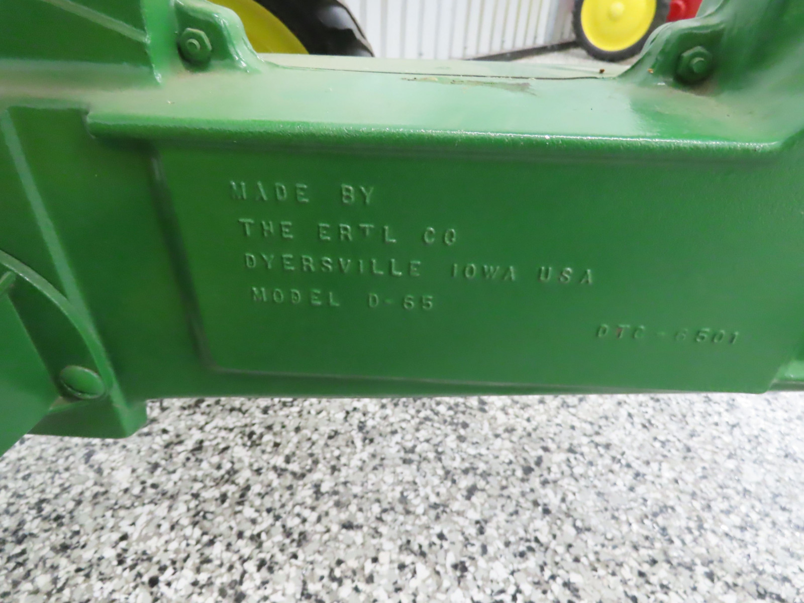 Ertl John Deere  20 Cast Iron Pedal Tractor Mode D-65 - Image 8