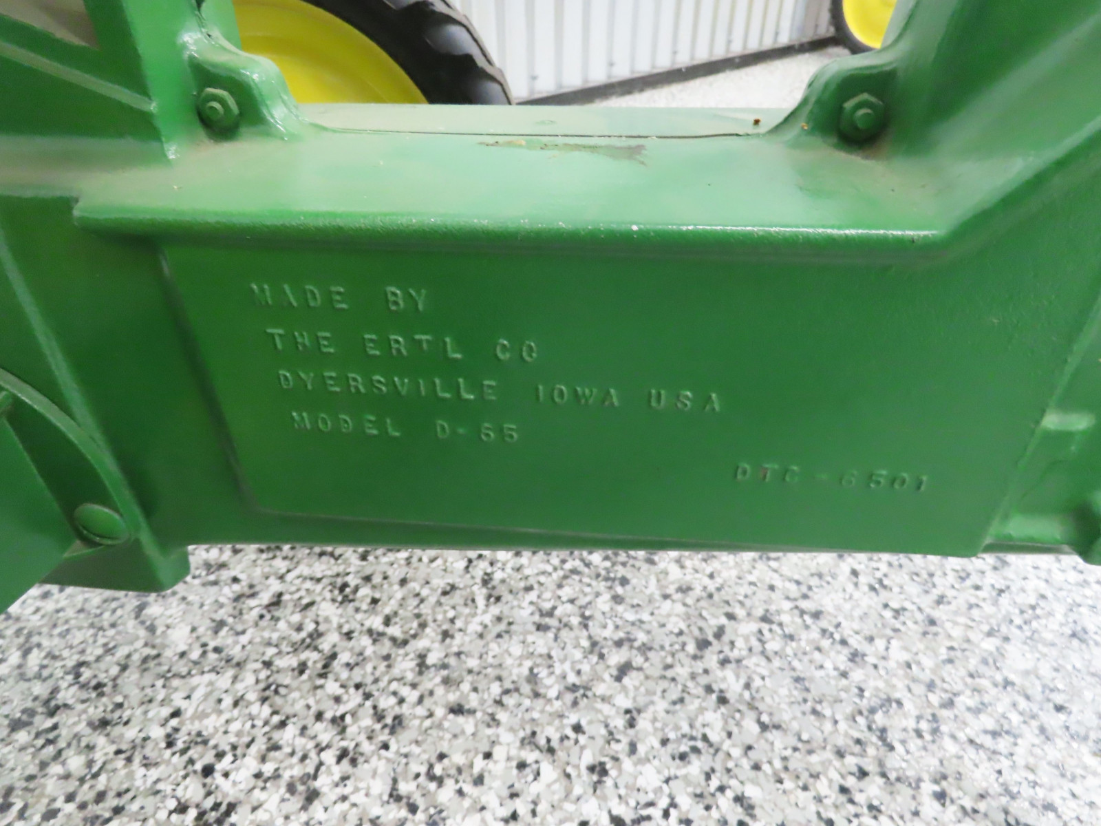 Ertl John Deere  20 Cast Iron Pedal Tractor Mode D-65 - Image 9