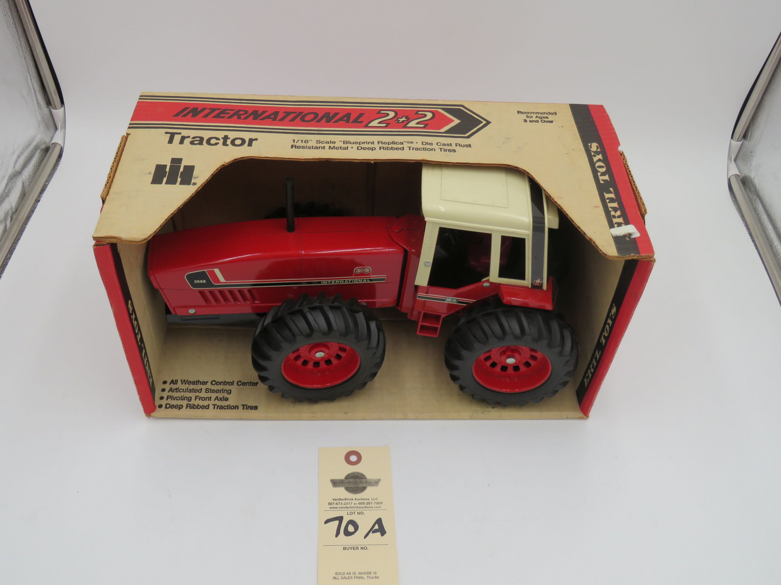 ERTL INTERNATIONAL 2+2 TRACTOR  1/16 SCALE BLUEPRINT REPLICA DIE CAST RUST RESISTANT METAL- DEEP RIBBED TRACTION TIRES IH 3588 NIB - Image 2