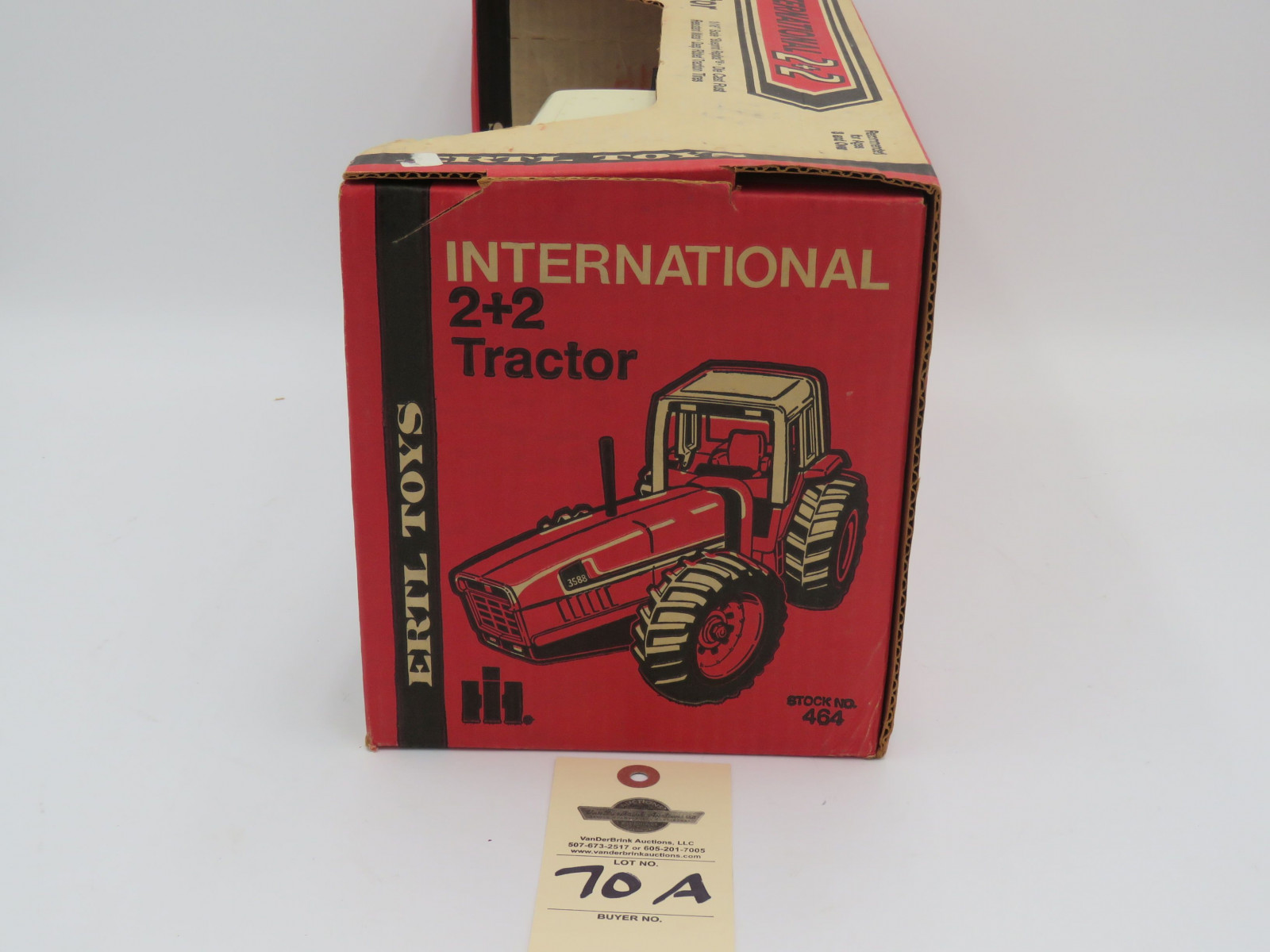 ERTL INTERNATIONAL 2+2 TRACTOR  1/16 SCALE BLUEPRINT REPLICA DIE CAST RUST RESISTANT METAL- DEEP RIBBED TRACTION TIRES IH 3588 NIB - Image 3