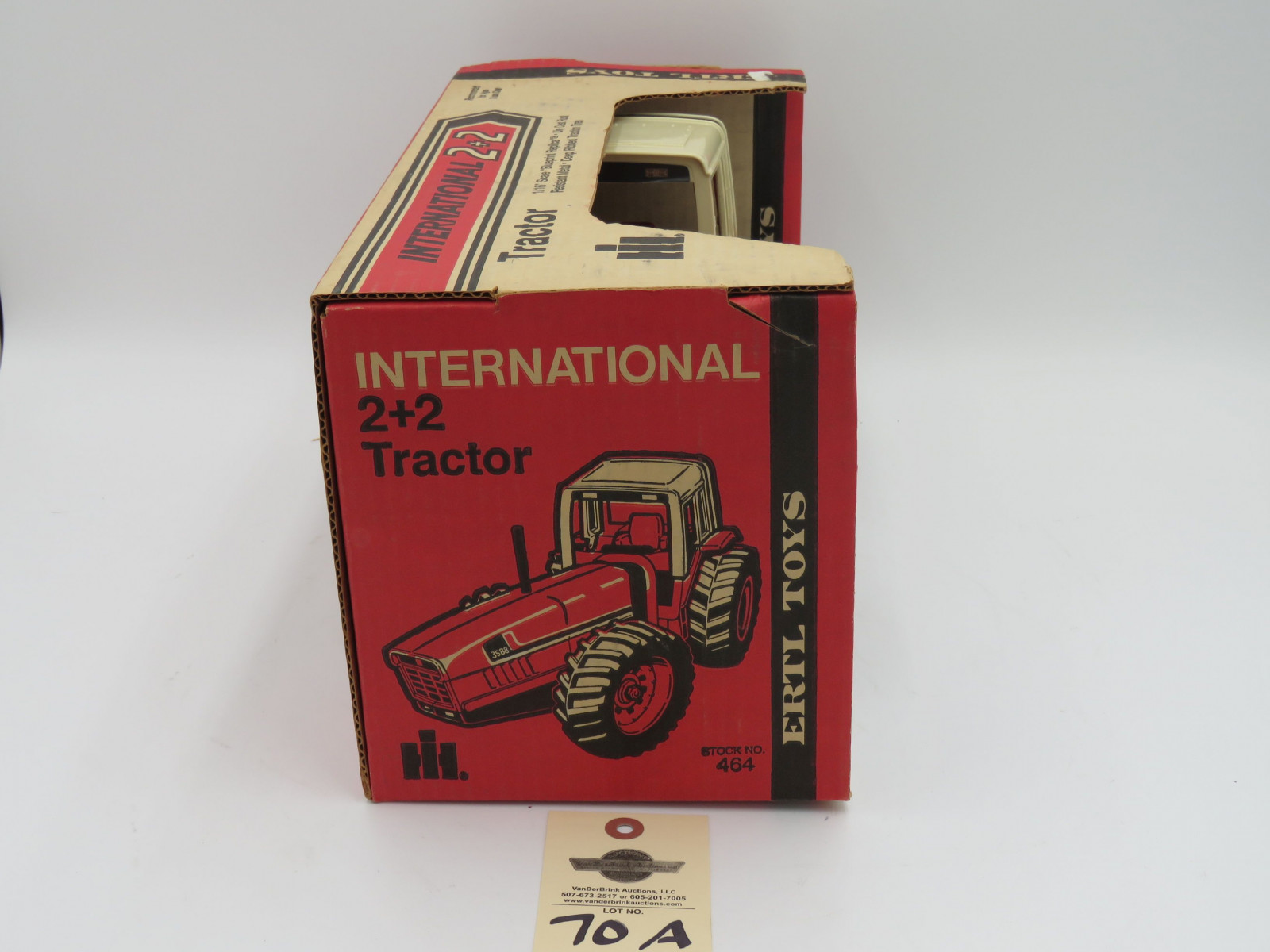 ERTL INTERNATIONAL 2+2 TRACTOR  1/16 SCALE BLUEPRINT REPLICA DIE CAST RUST RESISTANT METAL- DEEP RIBBED TRACTION TIRES IH 3588 NIB - Image 5