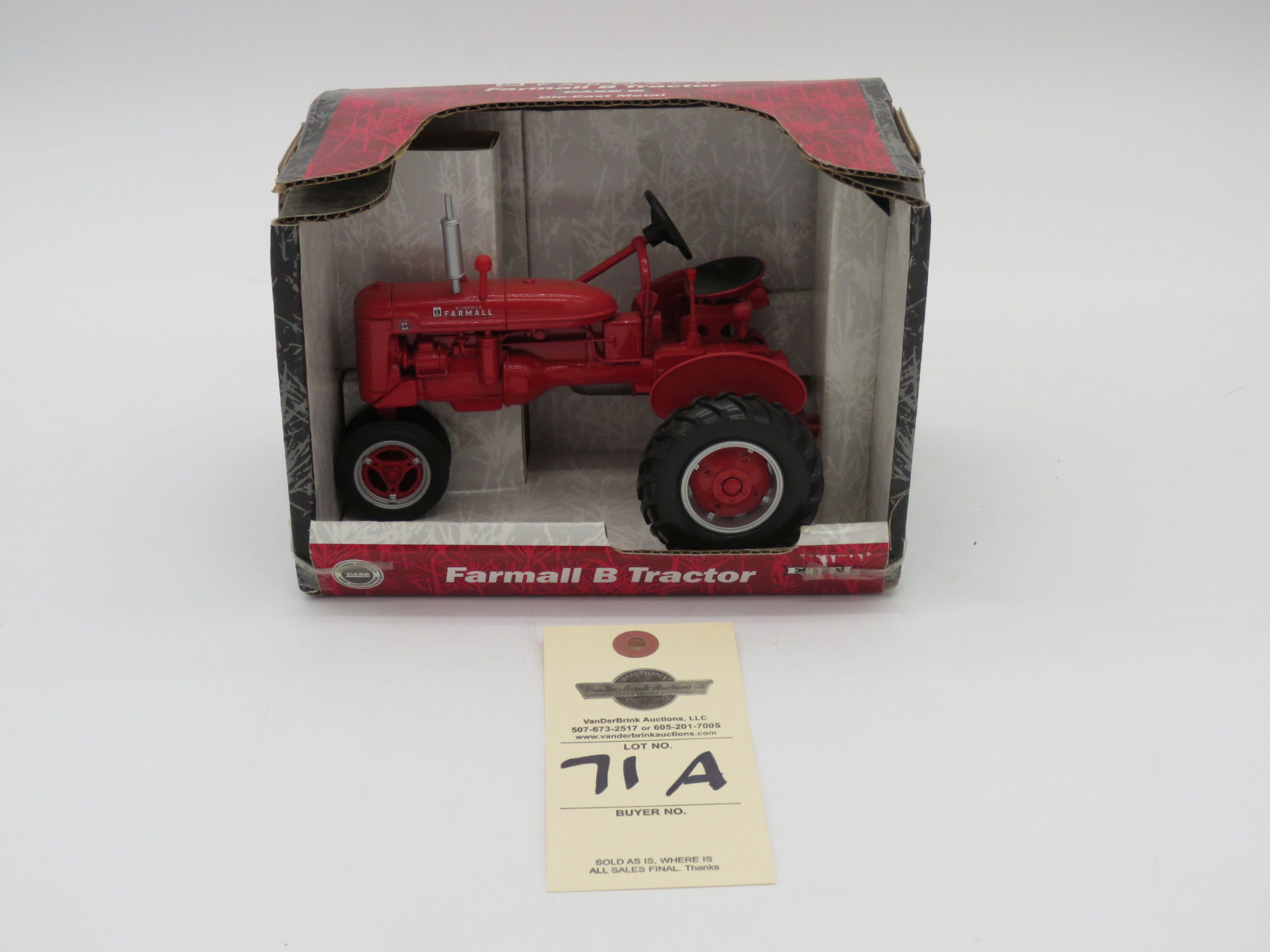 2002 ERTL FARMALL B TRACTOR 1/16 SCALE - Image 1