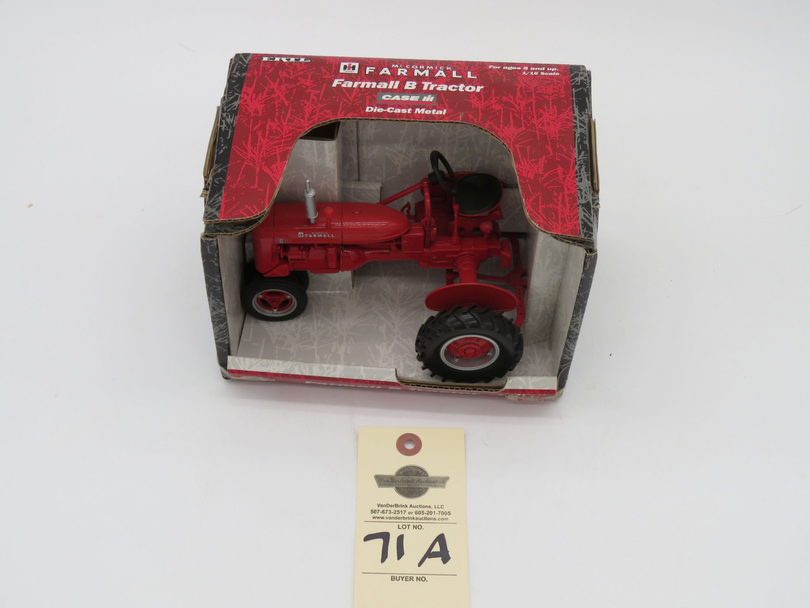 2002 ERTL FARMALL B TRACTOR 1/16 SCALE - Image 2