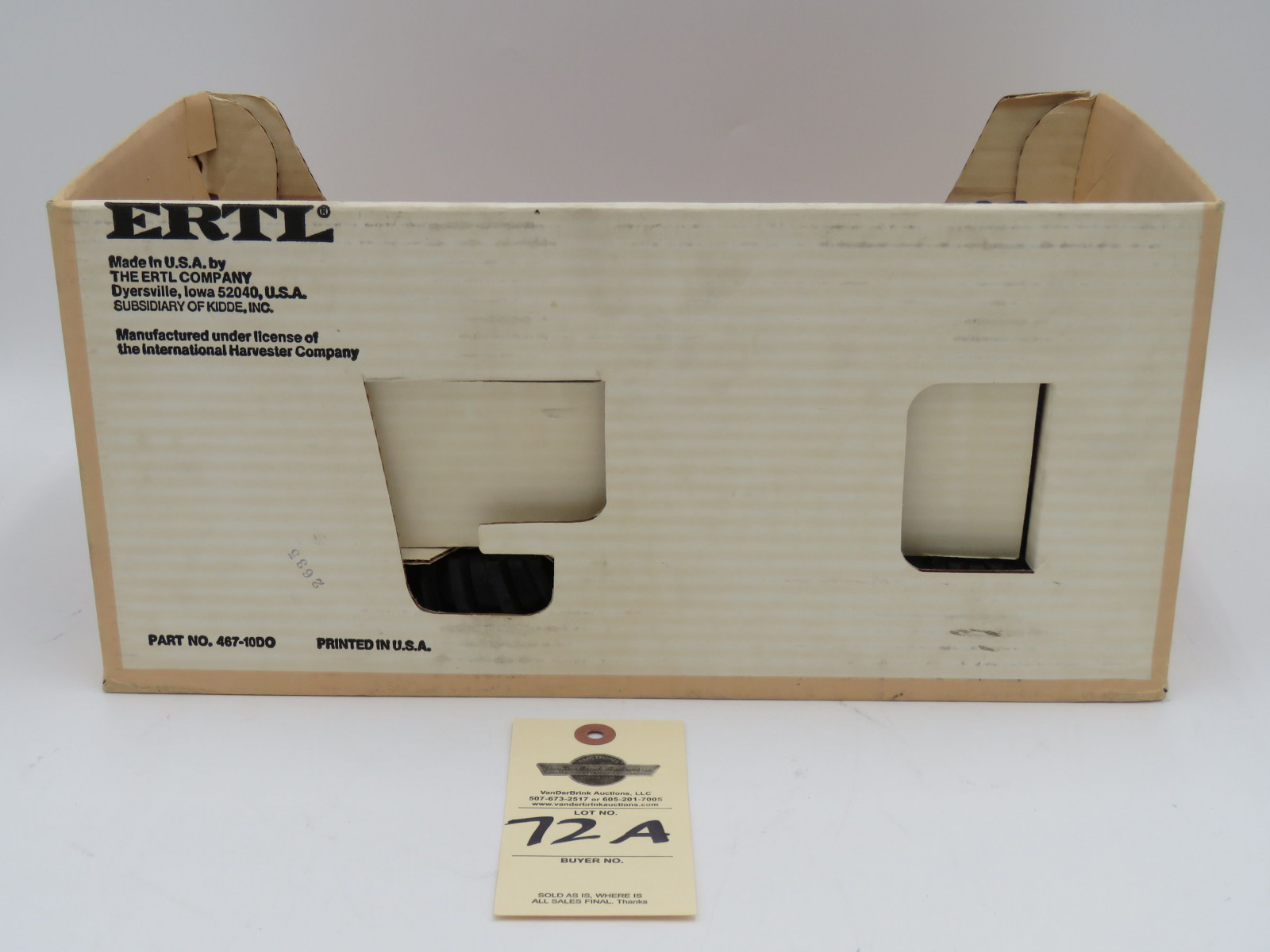 ERTL INTERNATIONALIH DIE CAST METAL 7488 1/16 SCALE OSCILLATING FRONT AXLE, DEEP RIBBED TRACTION TIRES, ALL WEATHER CONTROL CENTER, REAL RUBBER TIRES - Image 6