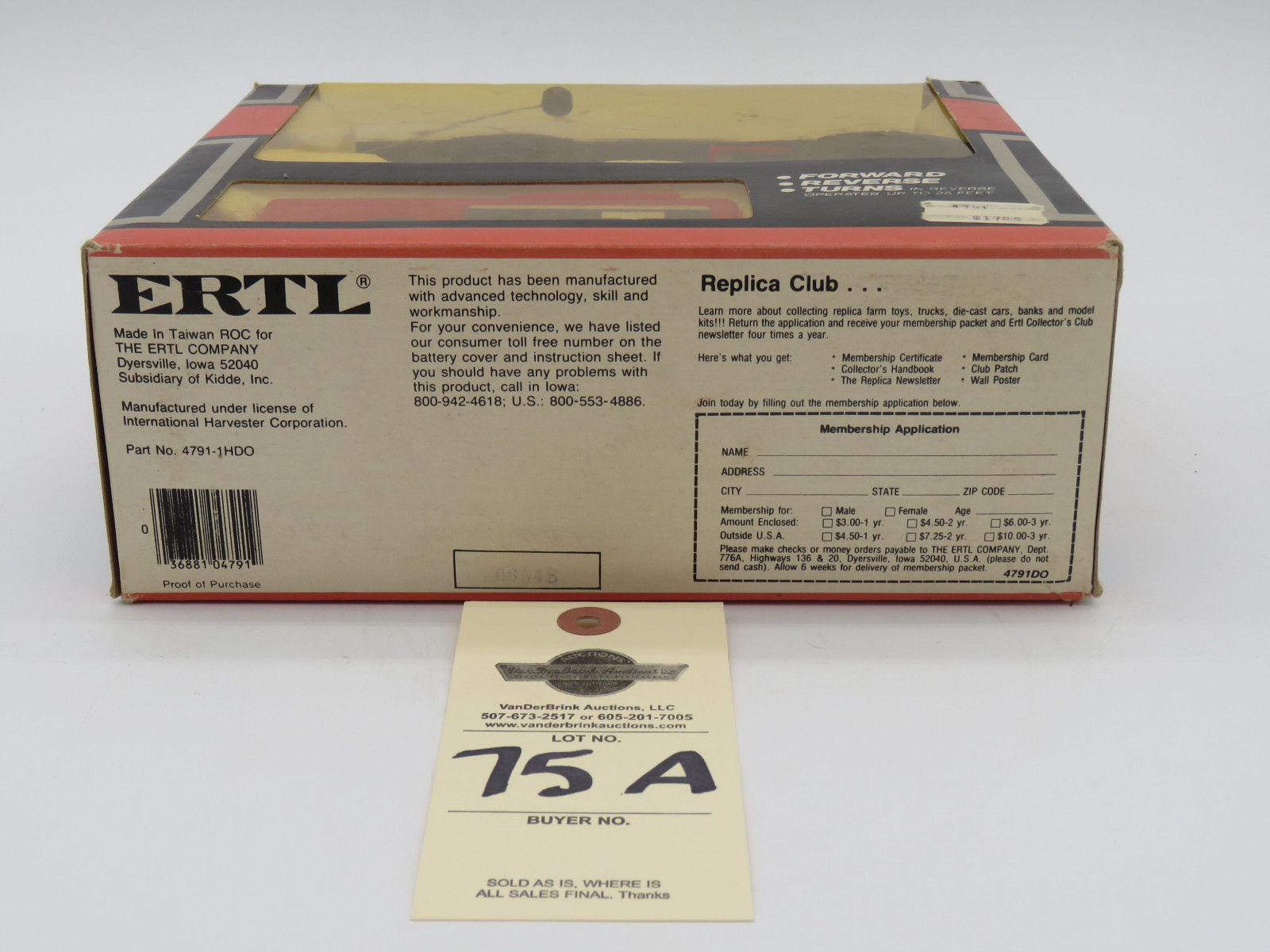 ERTL IH RADIO CONTROLLED TRACTOR FORWARD,REVERSE,TURNS IN REVERSE OPERATES UP TO 25 FEET 1/32ND - Image 3