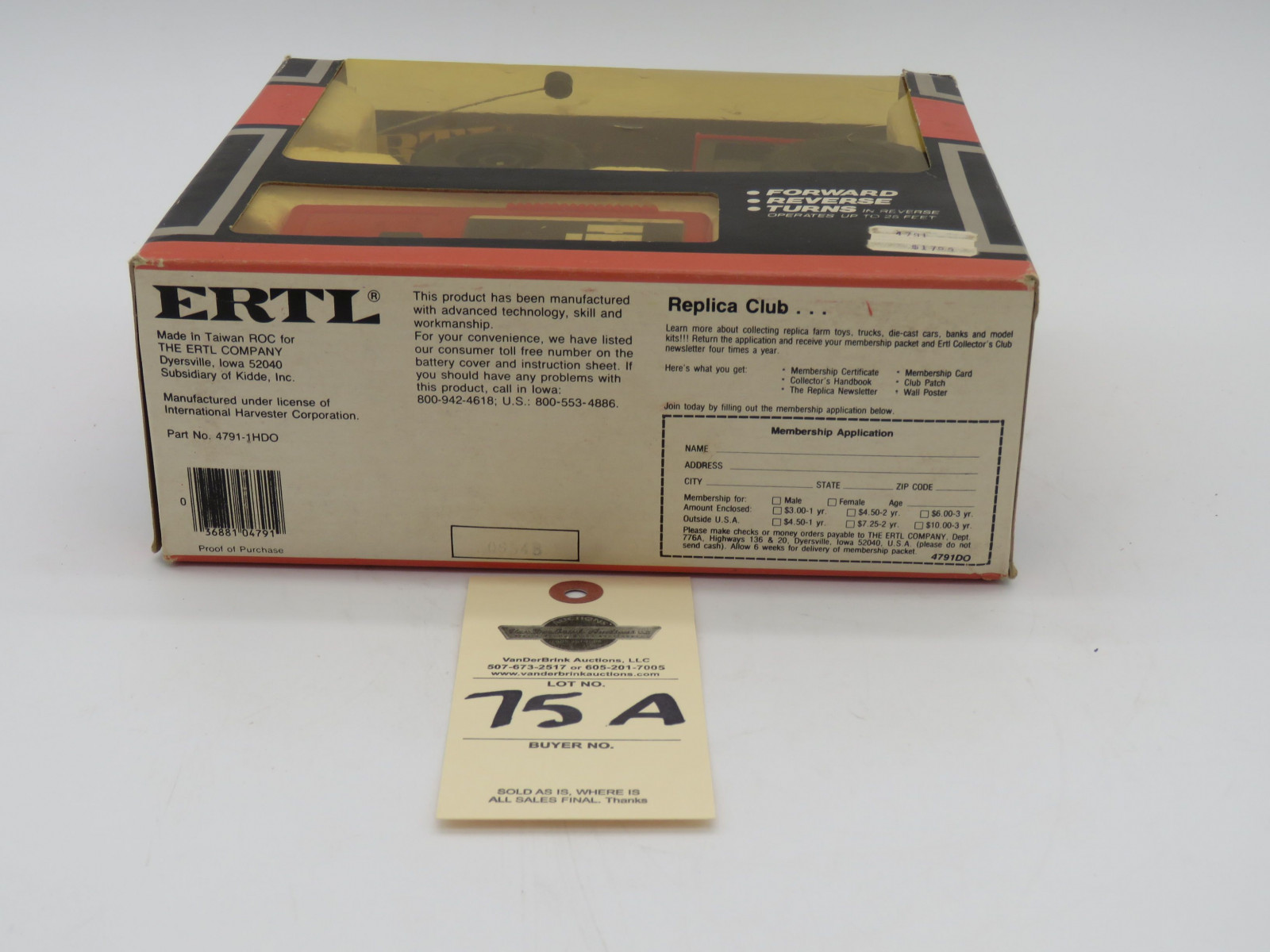 ERTL IH RADIO CONTROLLED TRACTOR FORWARD,REVERSE,TURNS IN REVERSE OPERATES UP TO 25 FEET 1/32ND - Image 6