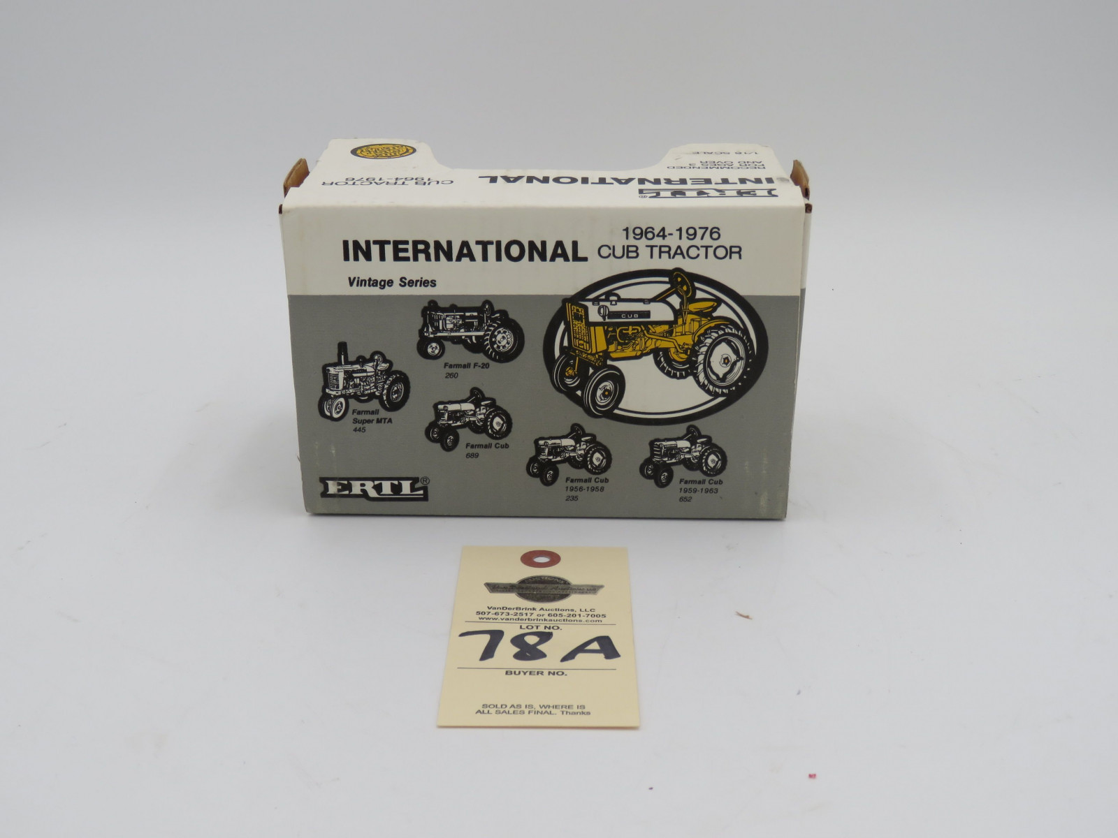 1992 ERTL INTERNATIONAL CUB TRACTOR 1964-1976 1/16 SCALE DIE CAST METAL - Image 4