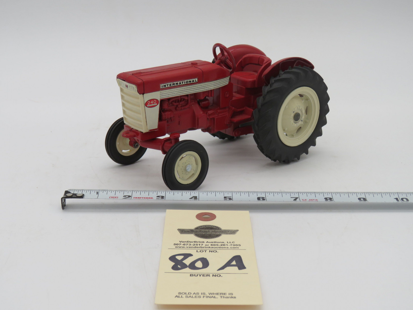 IH 240 UTILITY METAL DIE CAST NO BOX  1/16TH SCALE - Image 3
