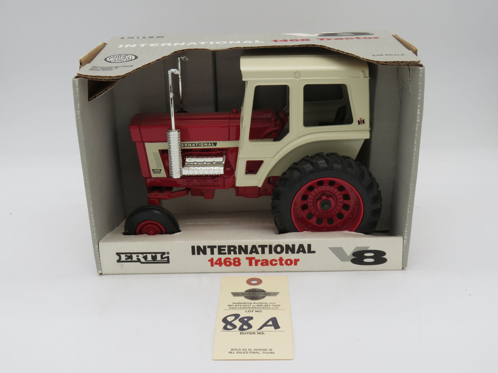 1993 ERTL INTERNATIONAL 1468 TRACTOR V8