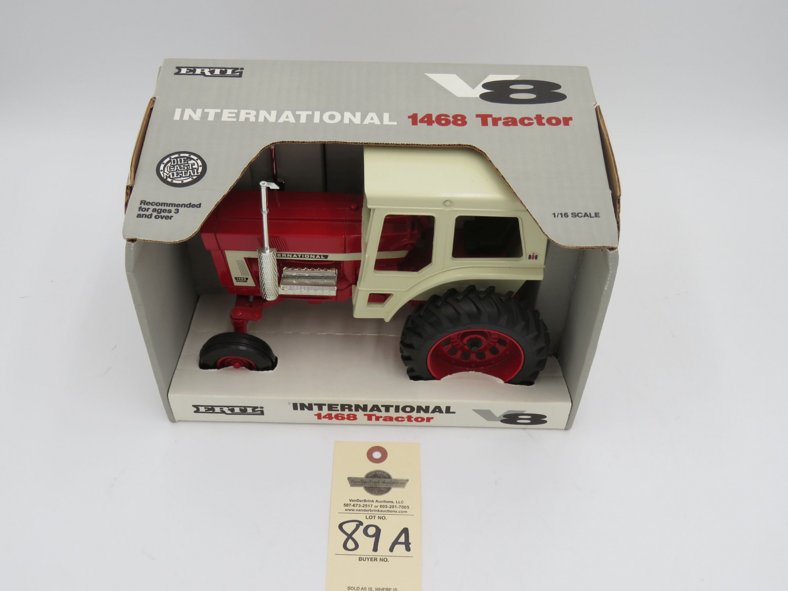 1993 ERTL INTERNATIONAL 1468 TRACTOR V8 DIE CAST METAL 1/16 SCALE NIB - Image 2