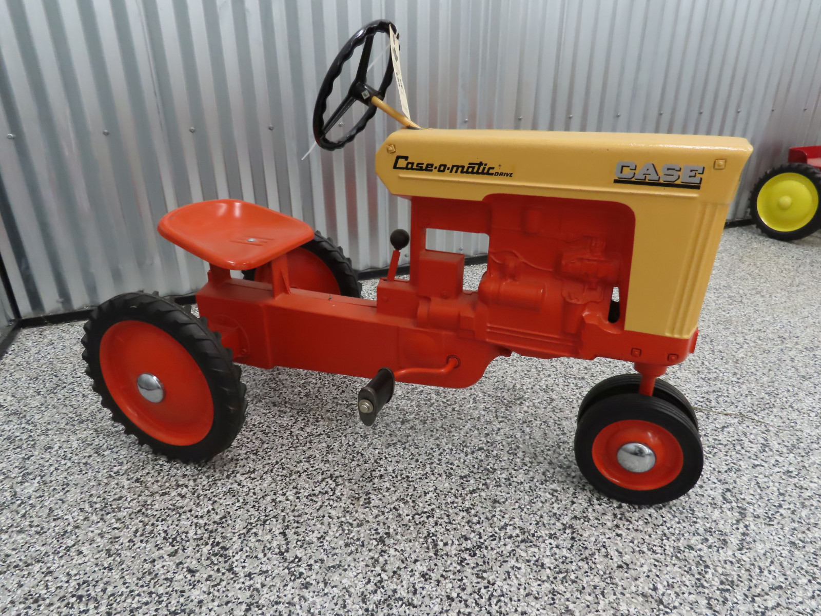 Case Case-O-Matic Cast Pedal Tractor - Image 7