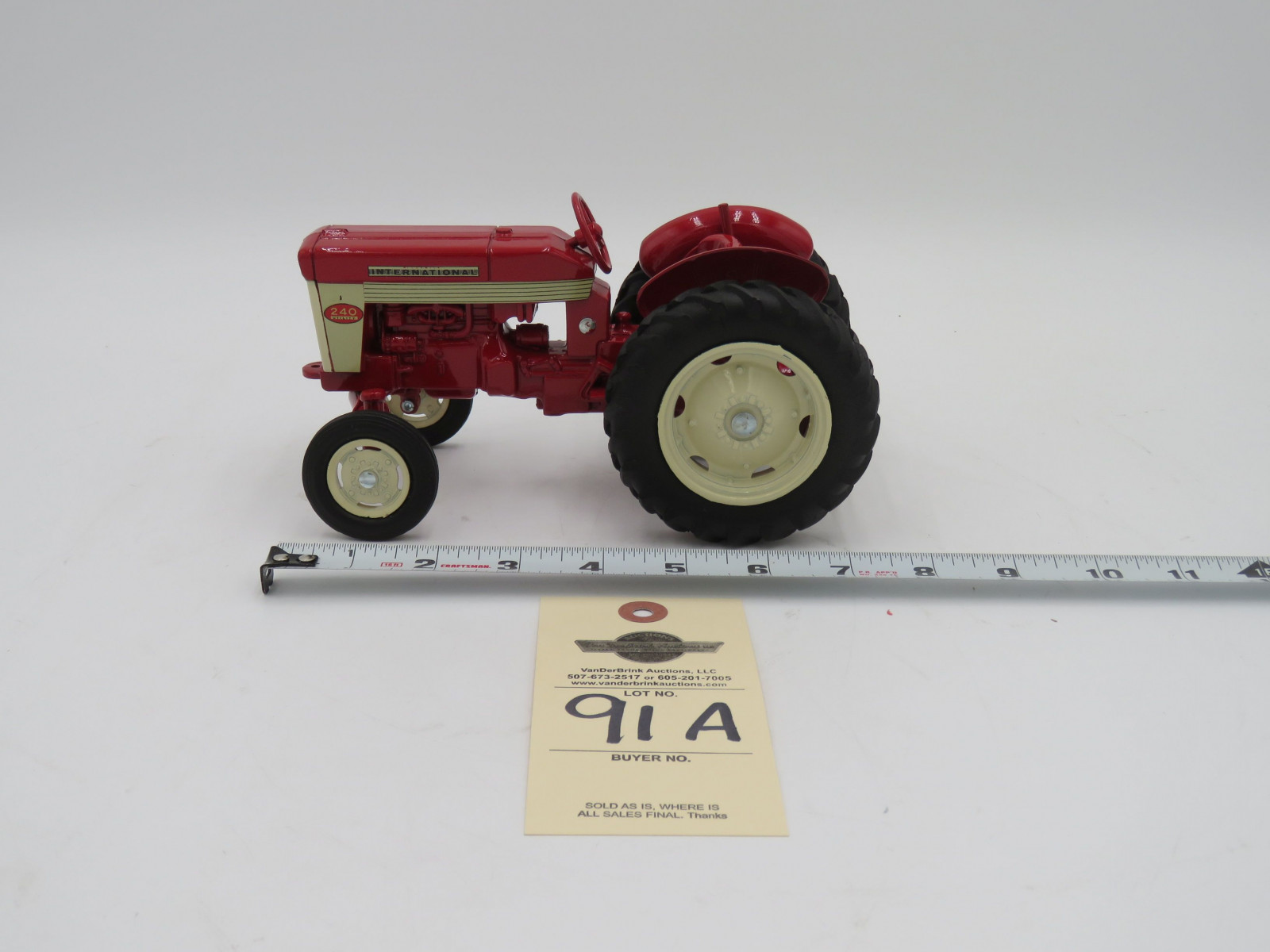 ERTL INTERNATIONAL 240 UTILITY DIE-CAST METAL 1/16TH SCALE  NO BOX - Image 1