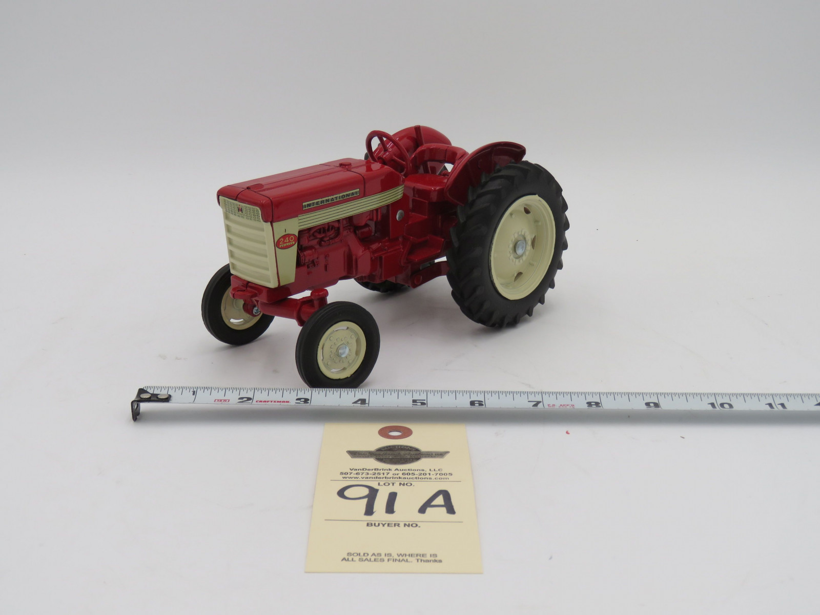 ERTL INTERNATIONAL 240 UTILITY DIE-CAST METAL 1/16TH SCALE  NO BOX - Image 3