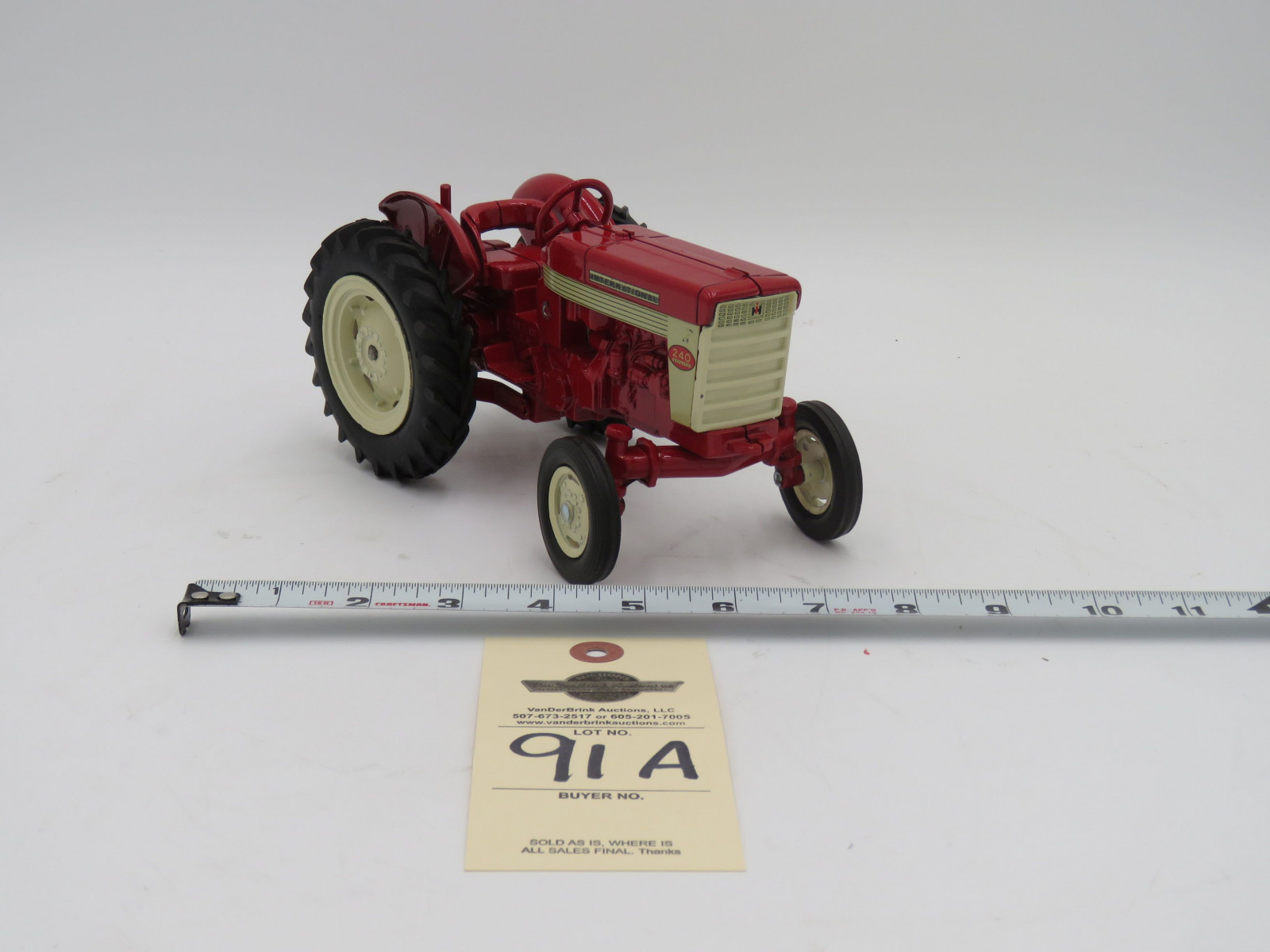 ERTL INTERNATIONAL 240 UTILITY DIE-CAST METAL 1/16TH SCALE  NO BOX - Image 4