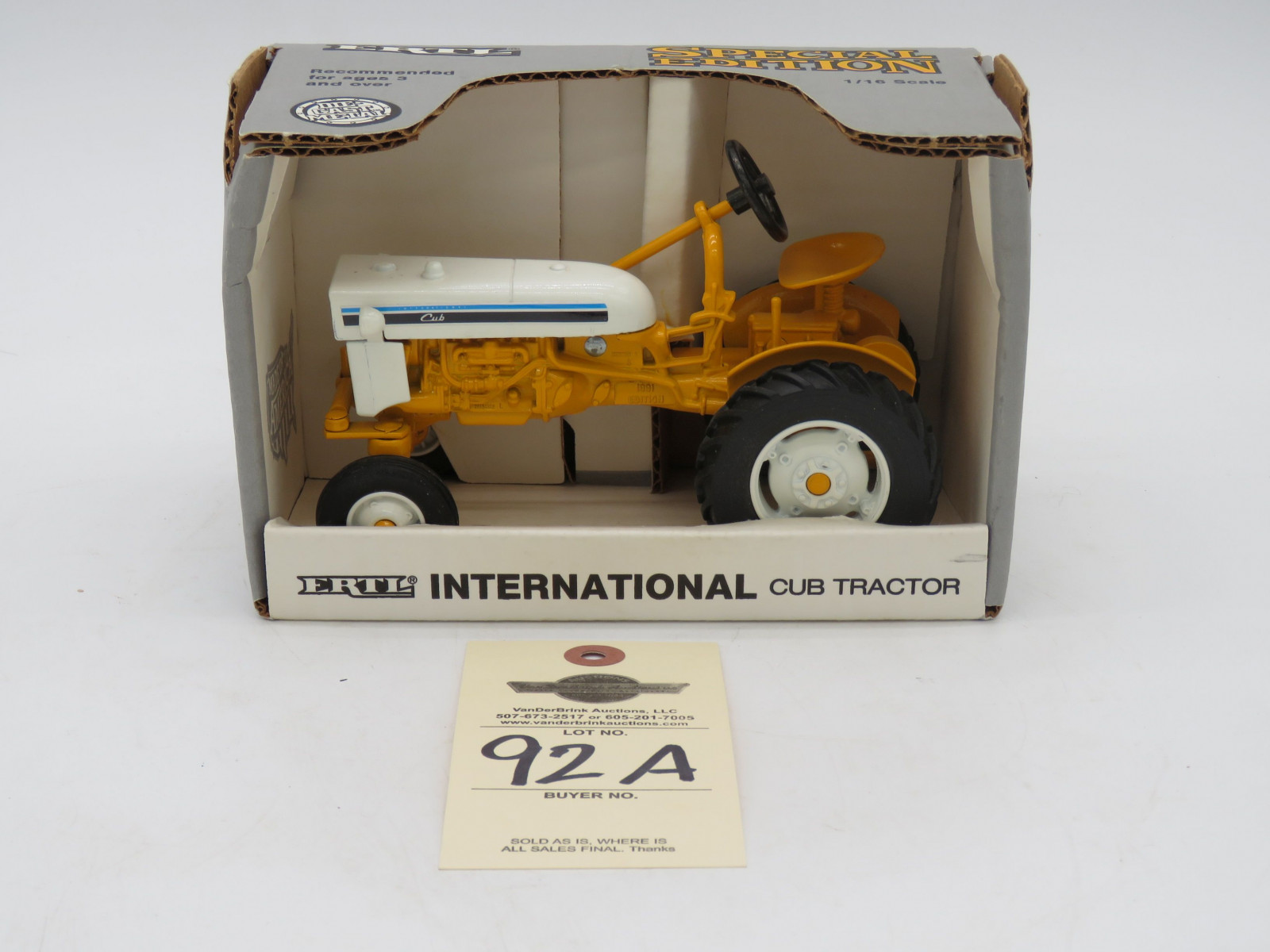 1991 ERTL INTERNATIONAL CUB TRACTOR 1/16 SCALE DIE CAST METAL NIB SPECIAL EDITION - Image 1