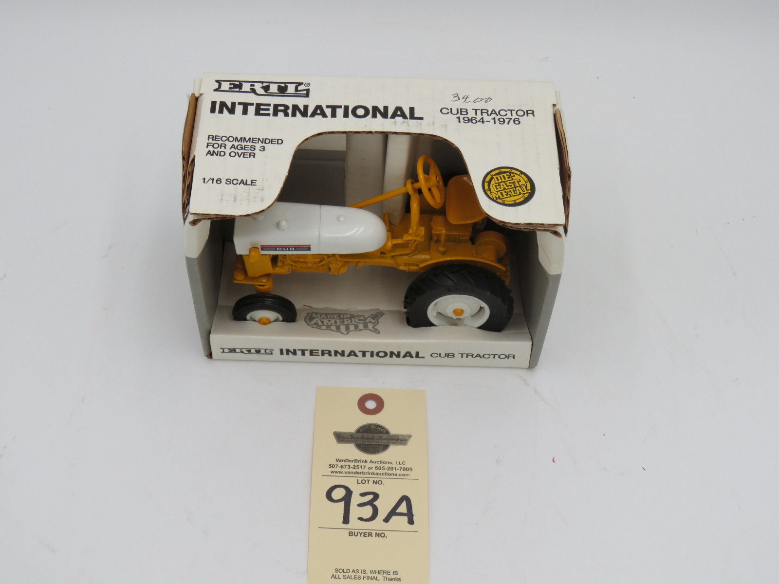1992 ERTL INTERNATIONAL CUB TRACTOR 1964-1976 DIE CAST METAL 1/16 SCALE  VINTAGE SERIES - Image 2