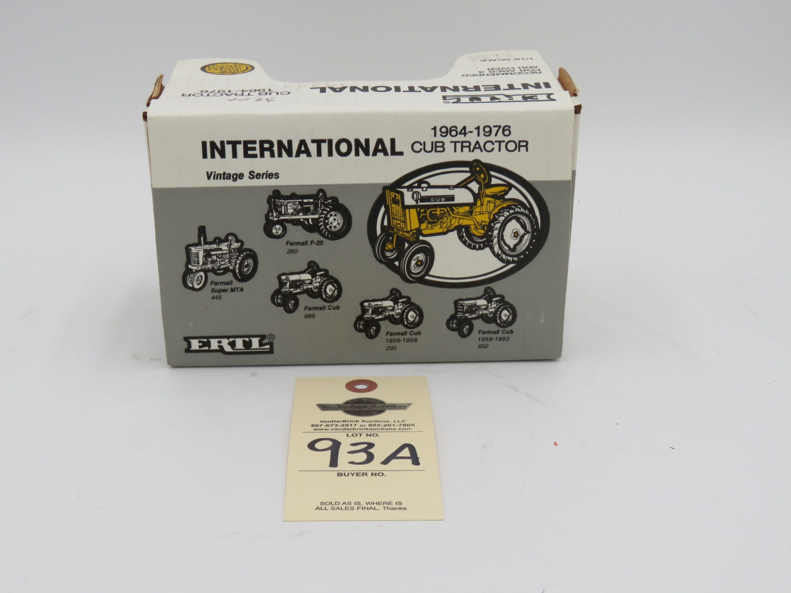 1992 ERTL INTERNATIONAL CUB TRACTOR 1964-1976 DIE CAST METAL 1/16 SCALE  VINTAGE SERIES - Image 4