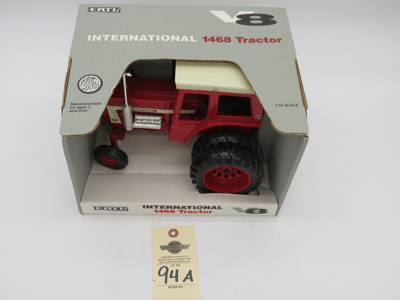 ERTL INTERNATIONAL V8 1468 TRACTOR 1/16 SCALE D, IOWA UNOPENED BOX 1993 MODEL 1468 2ND IN A SERIES OF 4 - Image 2