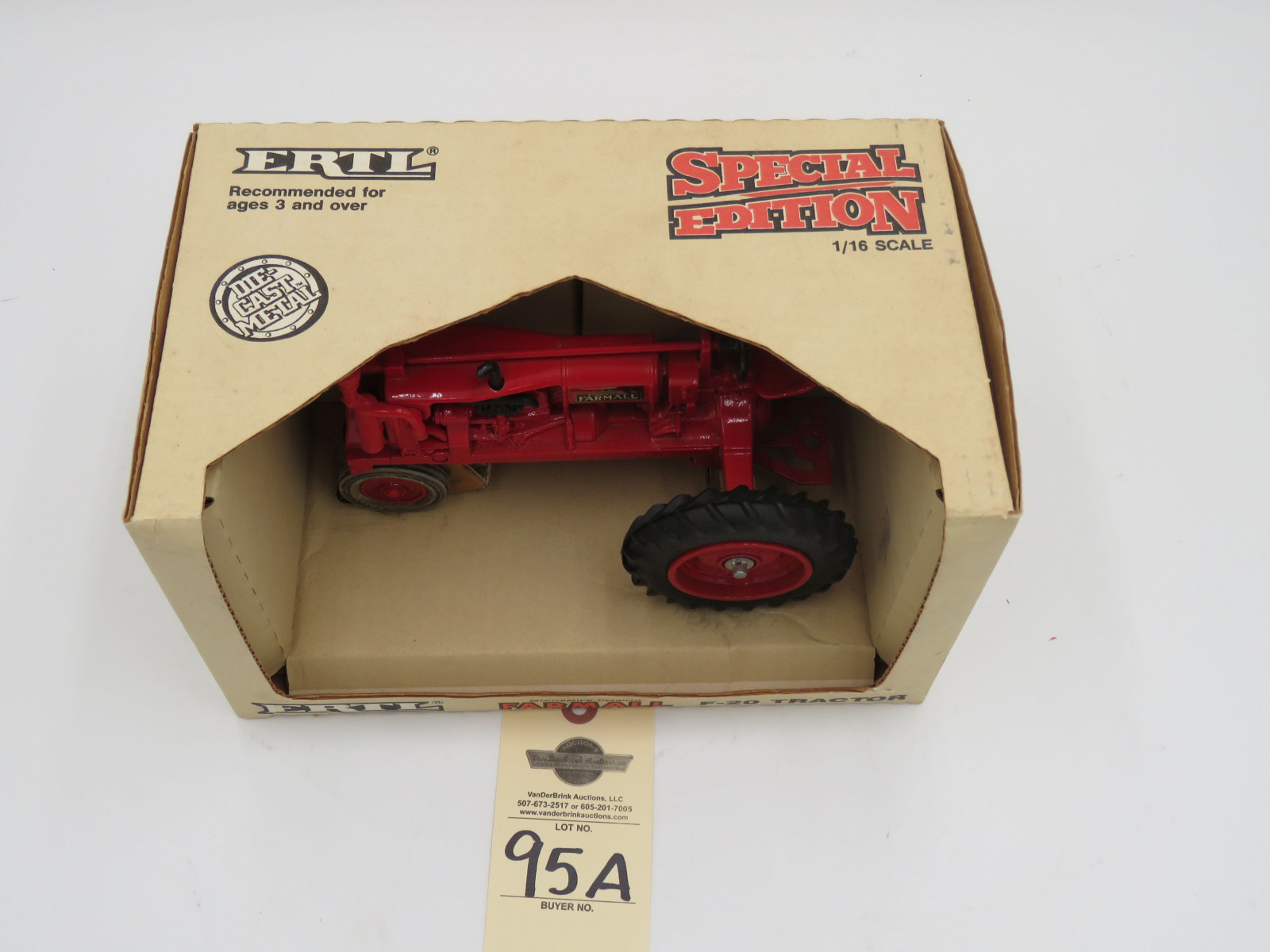 1987 ERTL SPECIAL EDITION 1/16 SCALE DIE CAST METAL F-20  TRACTOR NIB HIGHLY DETAILED - Image 2