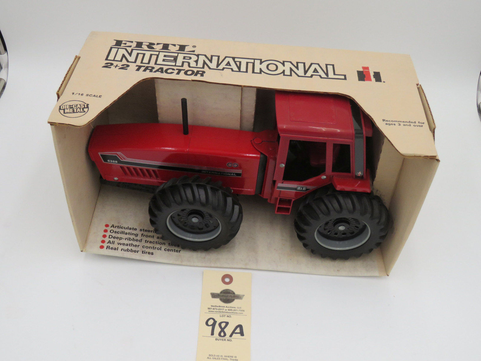 ERTL INTERNATIONAL 2+2 TRACTOR 6388 DIE CAST METAL 1/16 SCALE BOX SHOWS AGE - Image 2