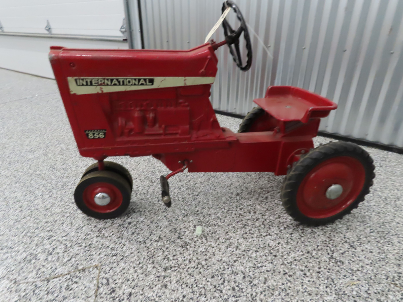 Ertl Farmall 856 Cast Pedal Tractor made in Dyersville, IA - Image 7