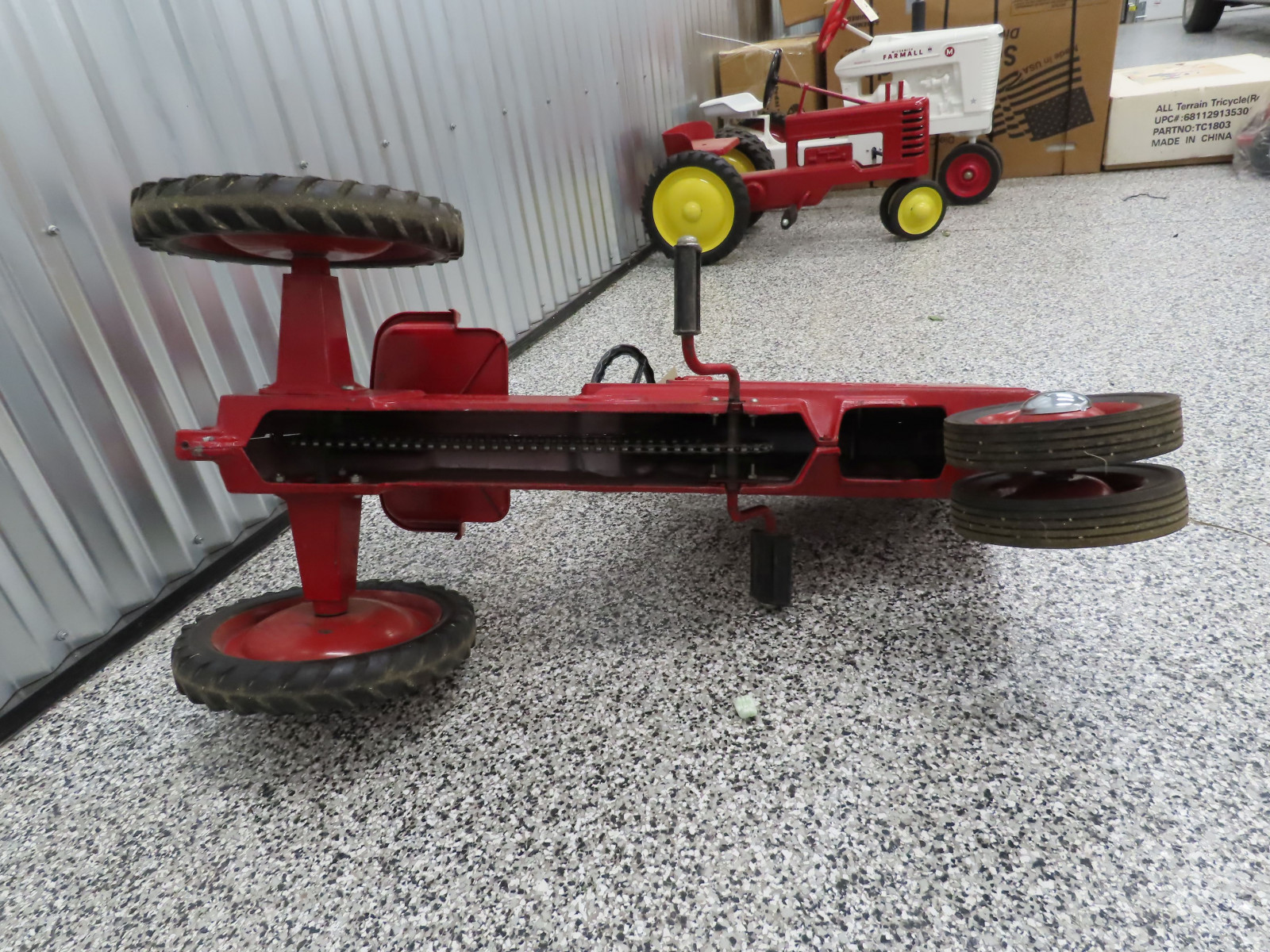 Ertl Farmall 856 Cast Pedal Tractor made in Dyersville, IA - Image 8