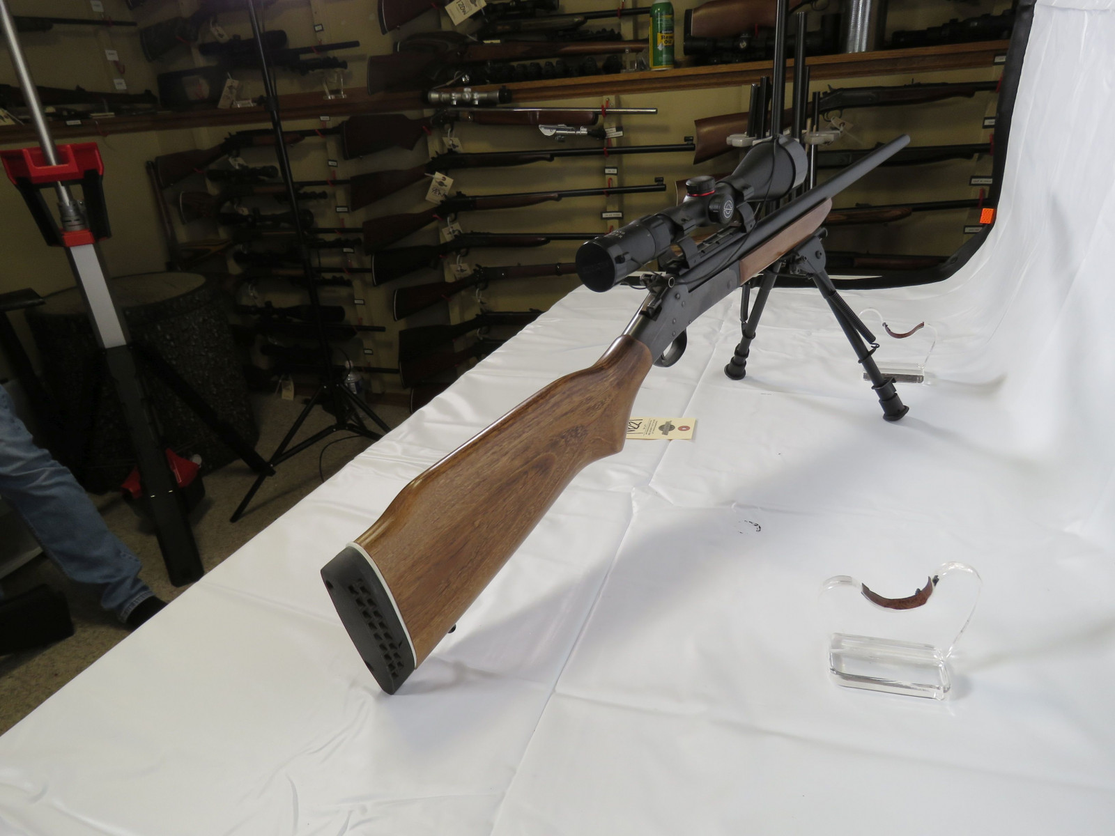 Harrington & Richardson 7mm-08 REM Handi Rifle with Scope and Stand - Image 5