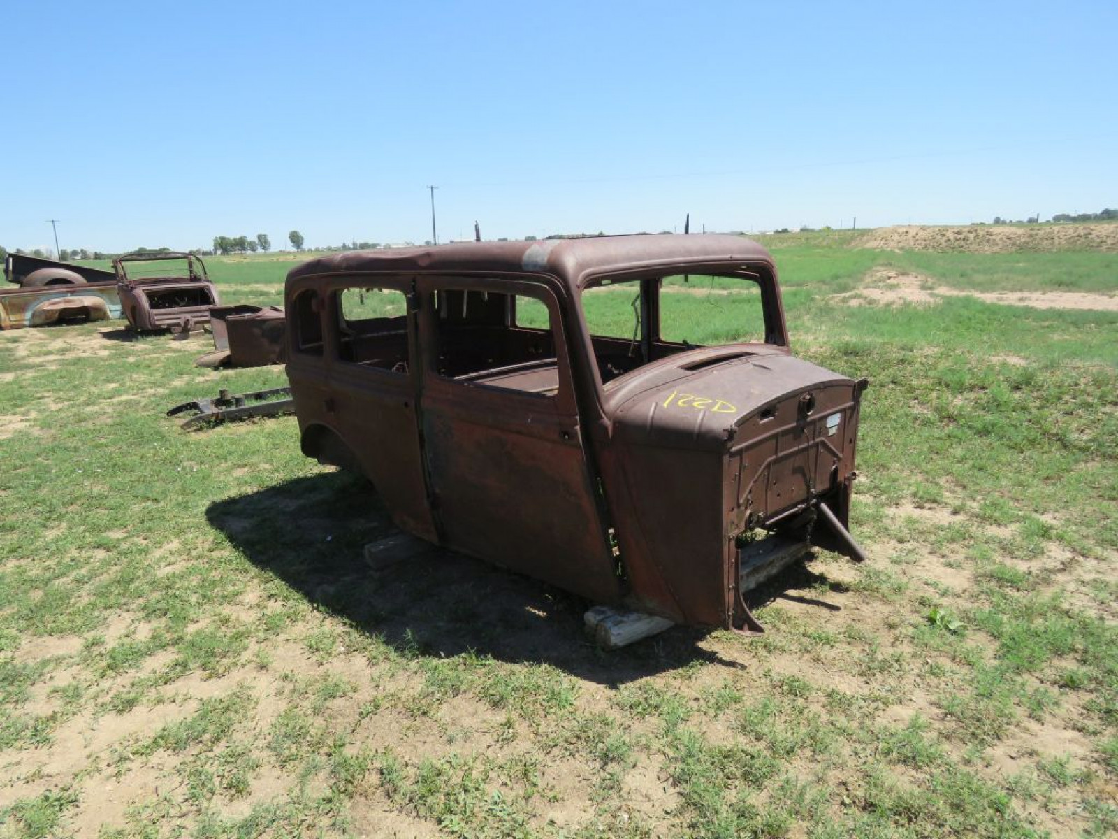 Ford 4dr Sedan Body - Image 1