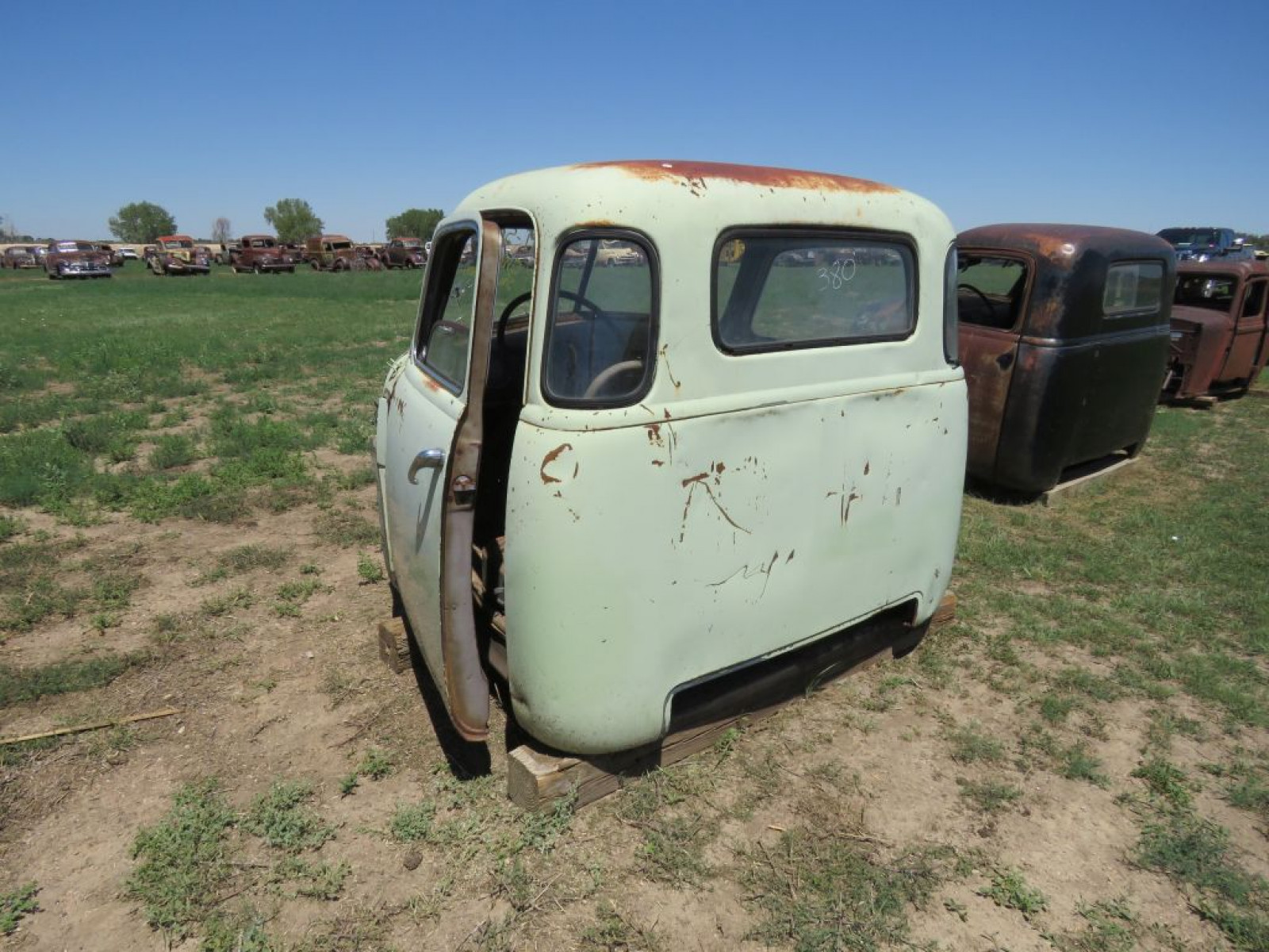 Chevrolet 5 Window Cab - Image 3