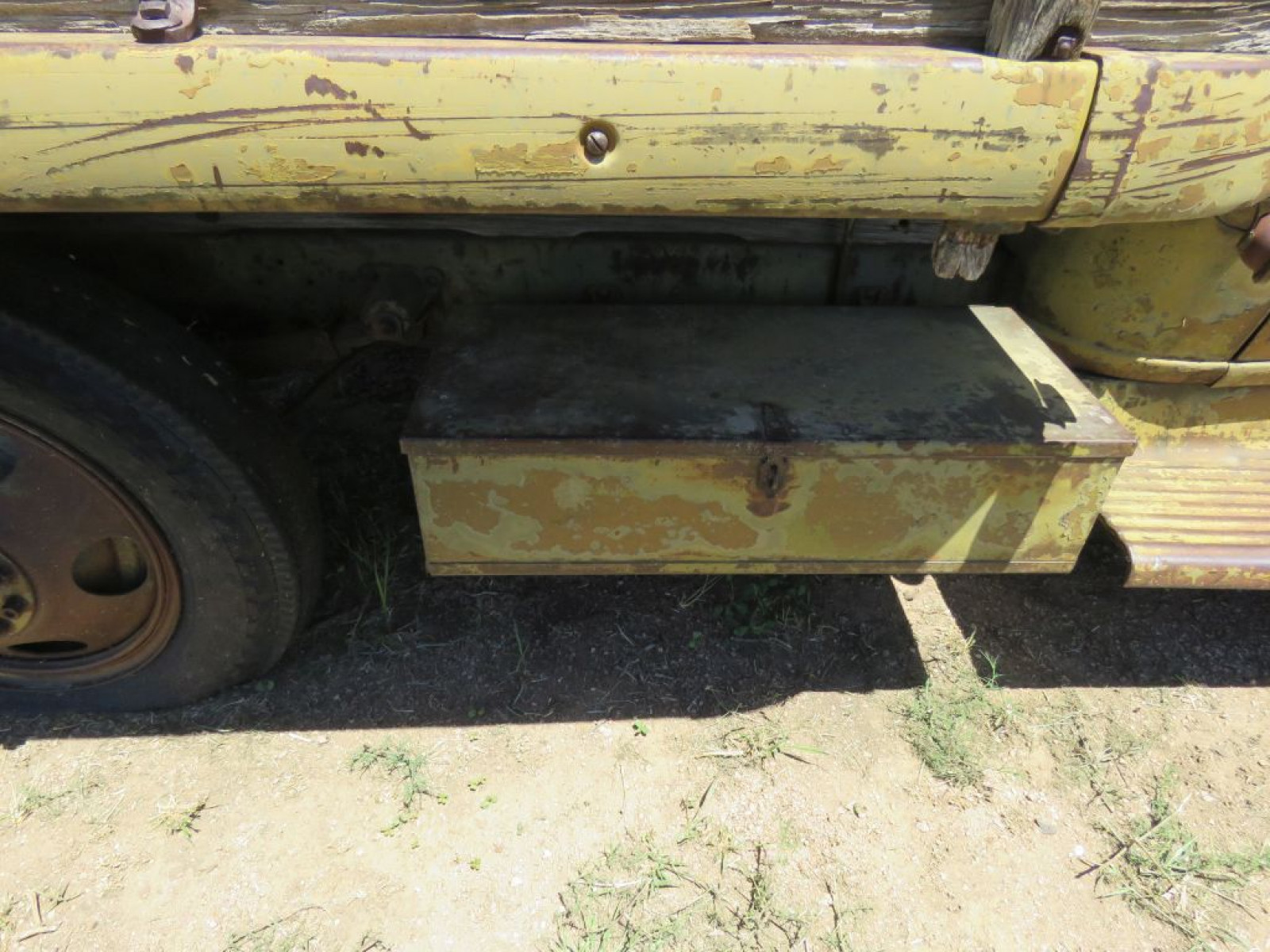 1942 Chevrolet 1 1/2 ton Truck - Image 6