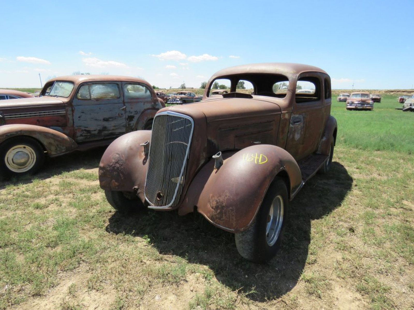 1935 Chevrolet master Deluxe 2dr sedan/Coach - Image 1
