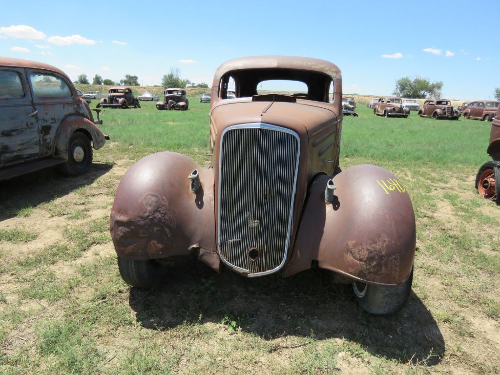 1935 Chevrolet master Deluxe 2dr sedan/Coach - Image 2