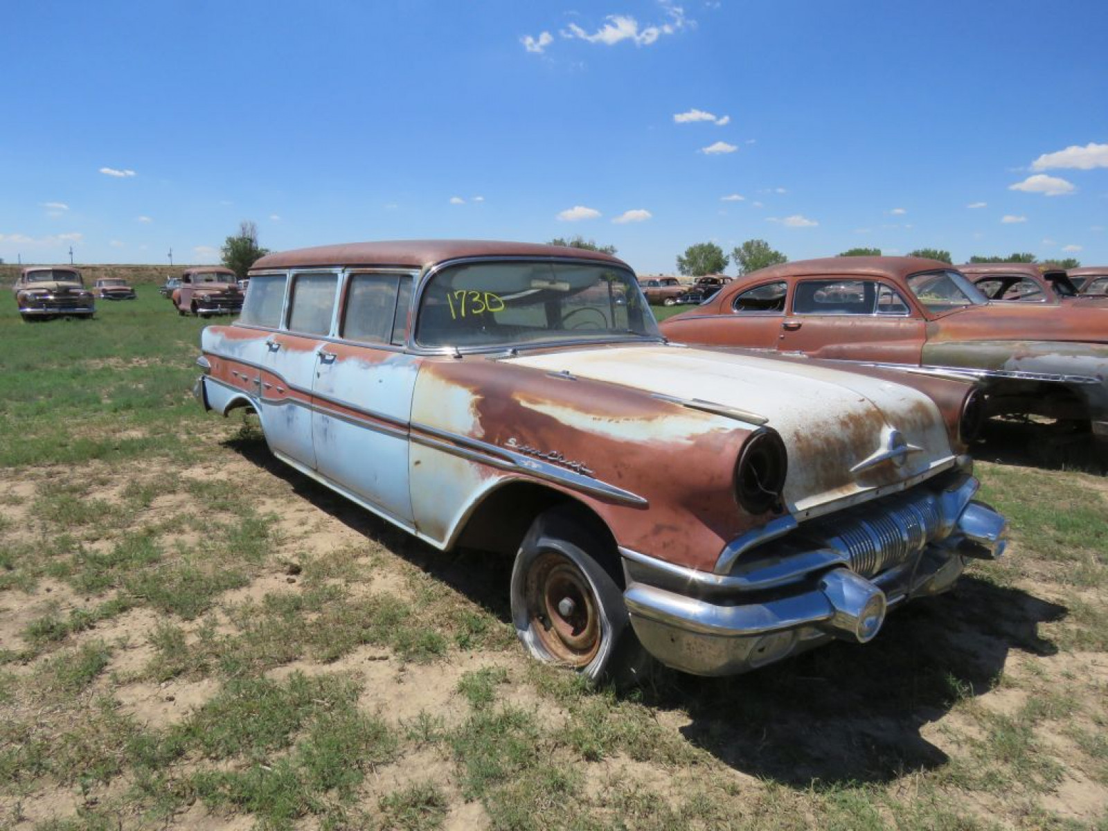 1957 Pontiac Super Starchief 4dr Wagon - Image 1