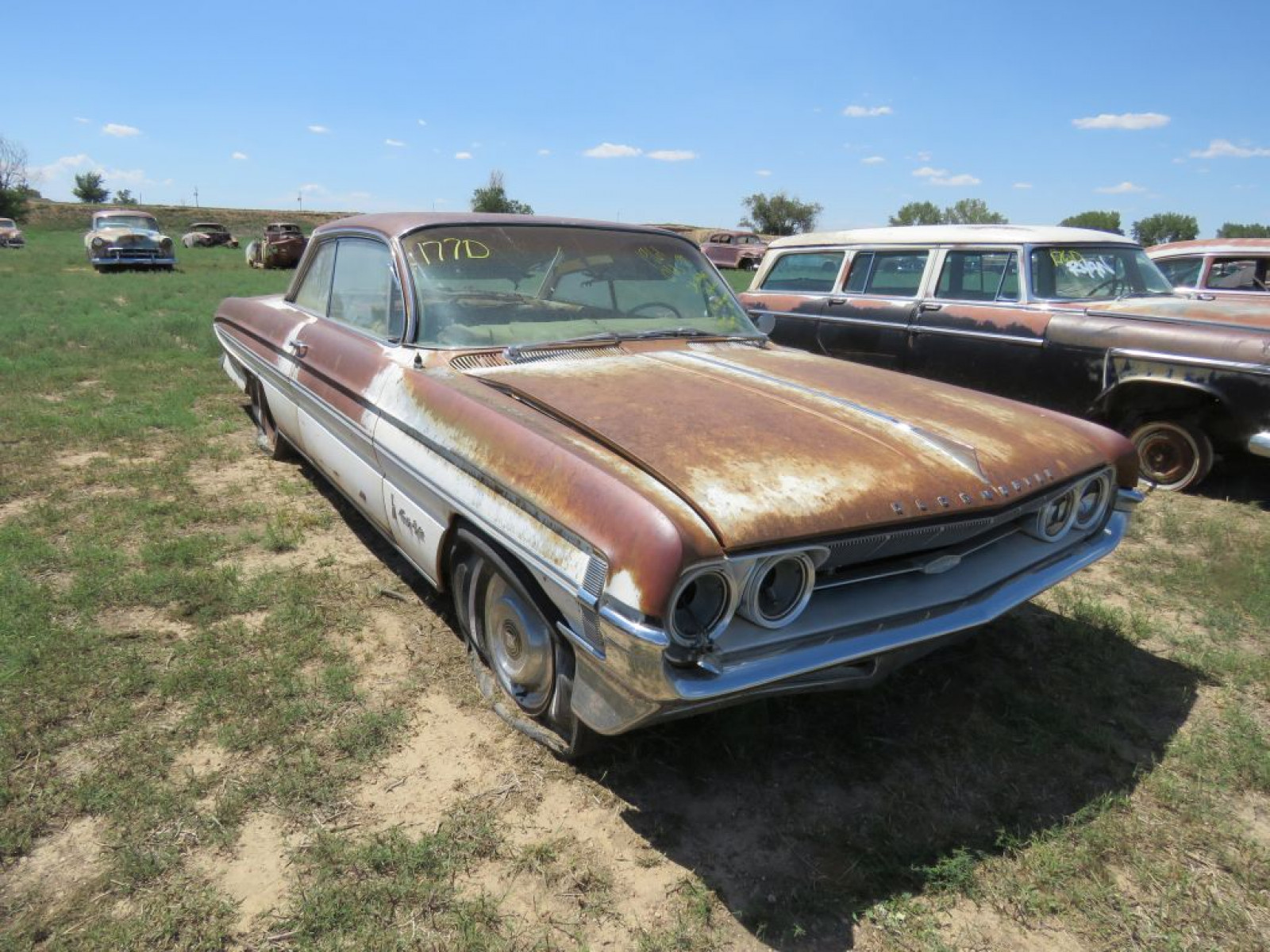 1961 Oldsmobile 98 2dr HT - Image 1