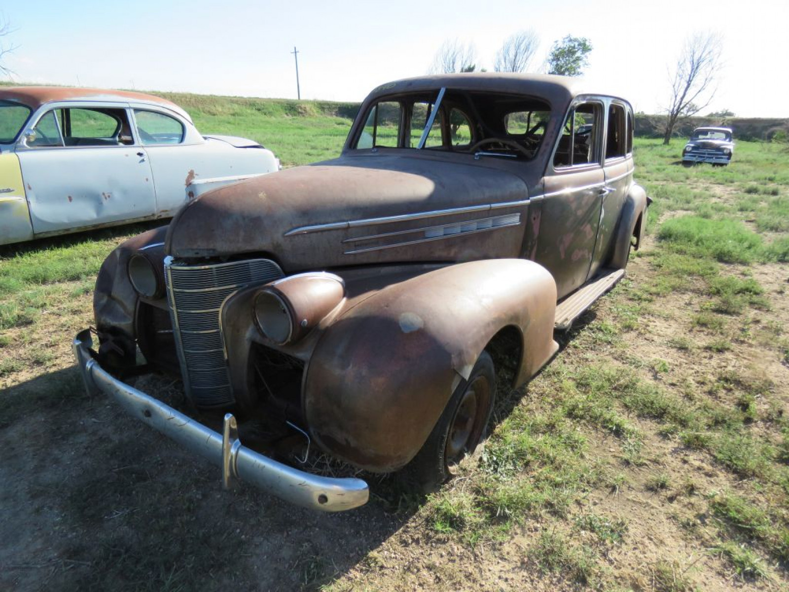 1939 Oldsmobile 4dr Suicide Sedan - Image 3