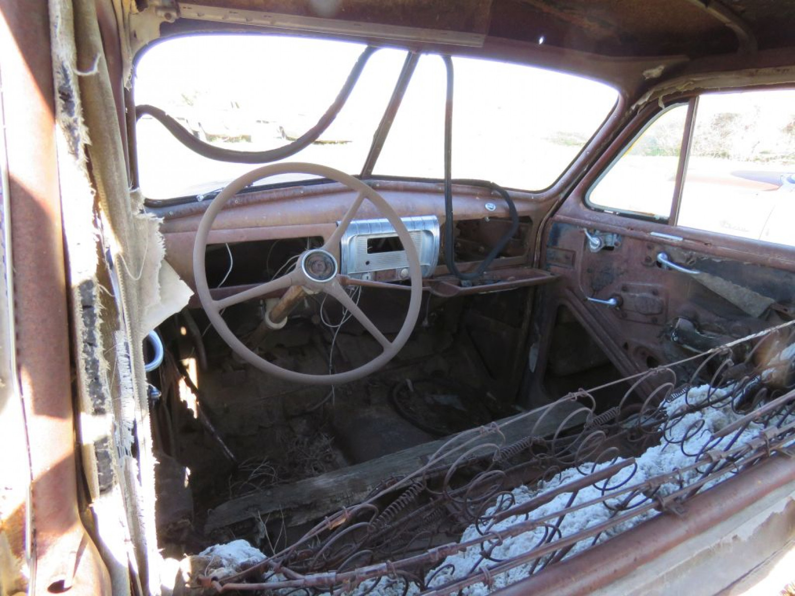 1939 Oldsmobile 4dr Suicide Sedan - Image 4