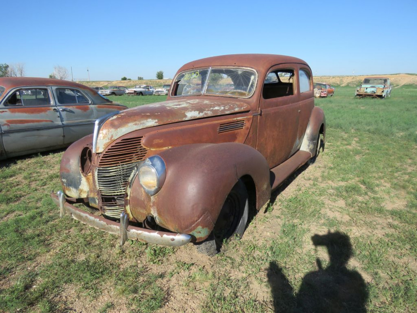 1938 Ford Tudor Deluxe 2dr Sedan - Image 3