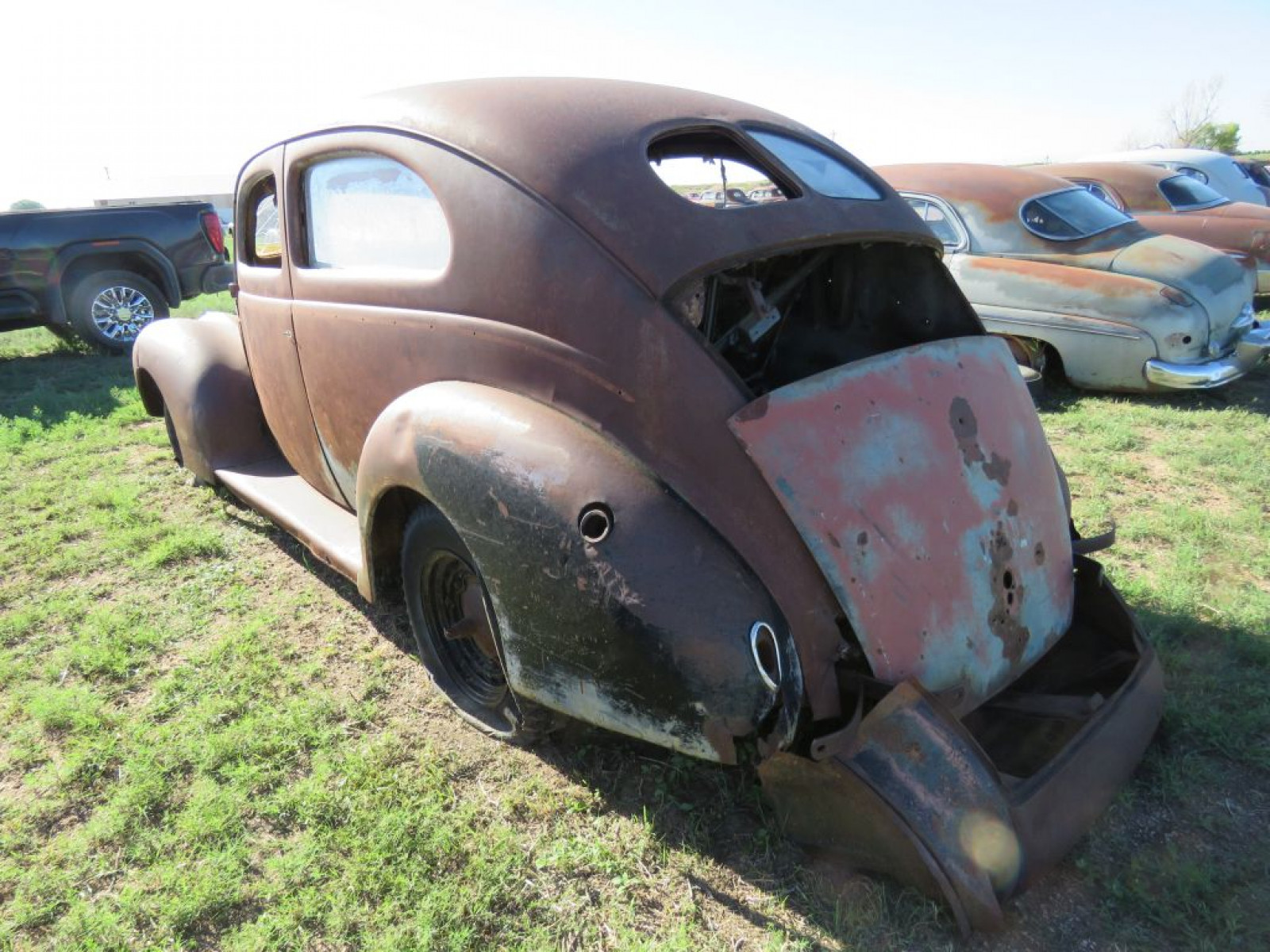 1938 Ford Tudor Deluxe 2dr Sedan - Image 7