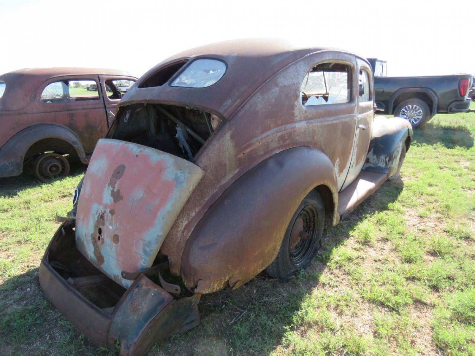 1938 Ford Tudor Deluxe 2dr Sedan - Image 8