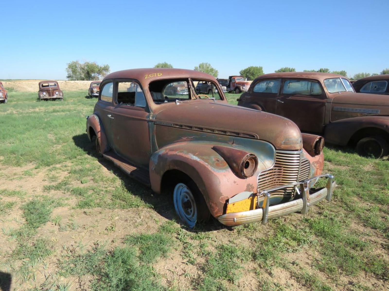 1940 Chevrolet Master Deluxe 2dr Sedan - Image 1